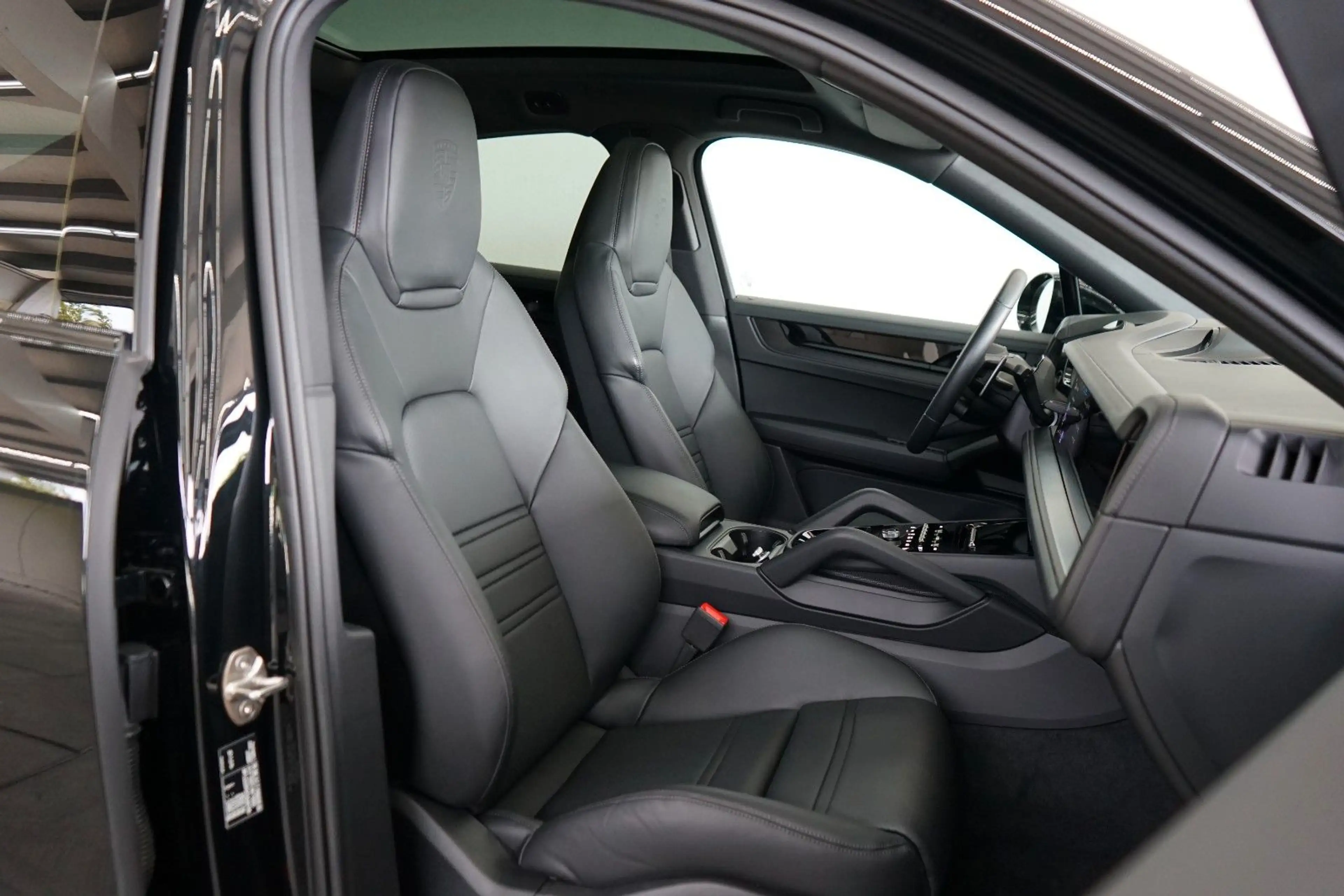 Porsche Cayenne Coupe Black Edition/P-Display/18W/22z — photo 9