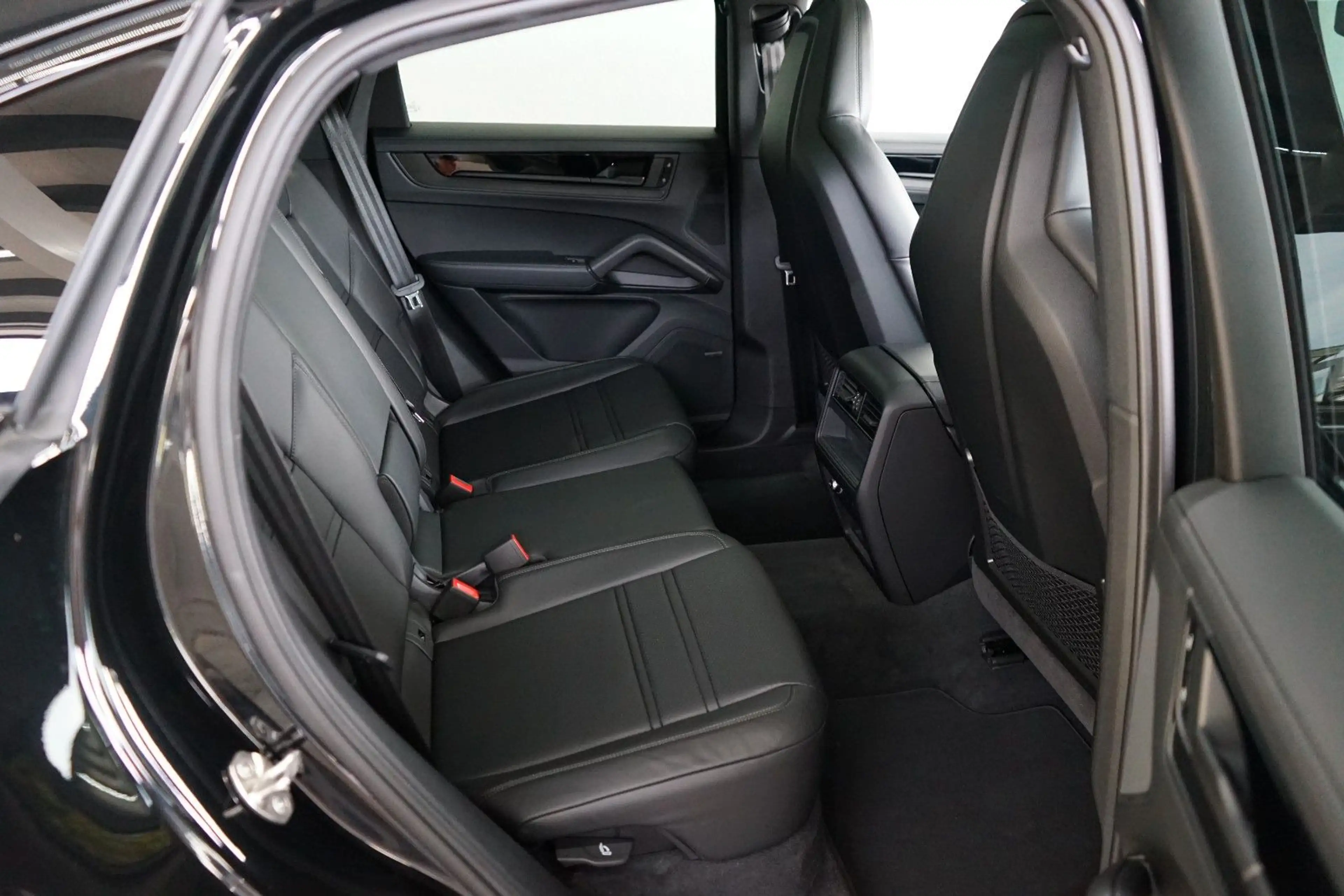 Porsche Cayenne Coupe Black Edition/P-Display/18W/22z — photo 13