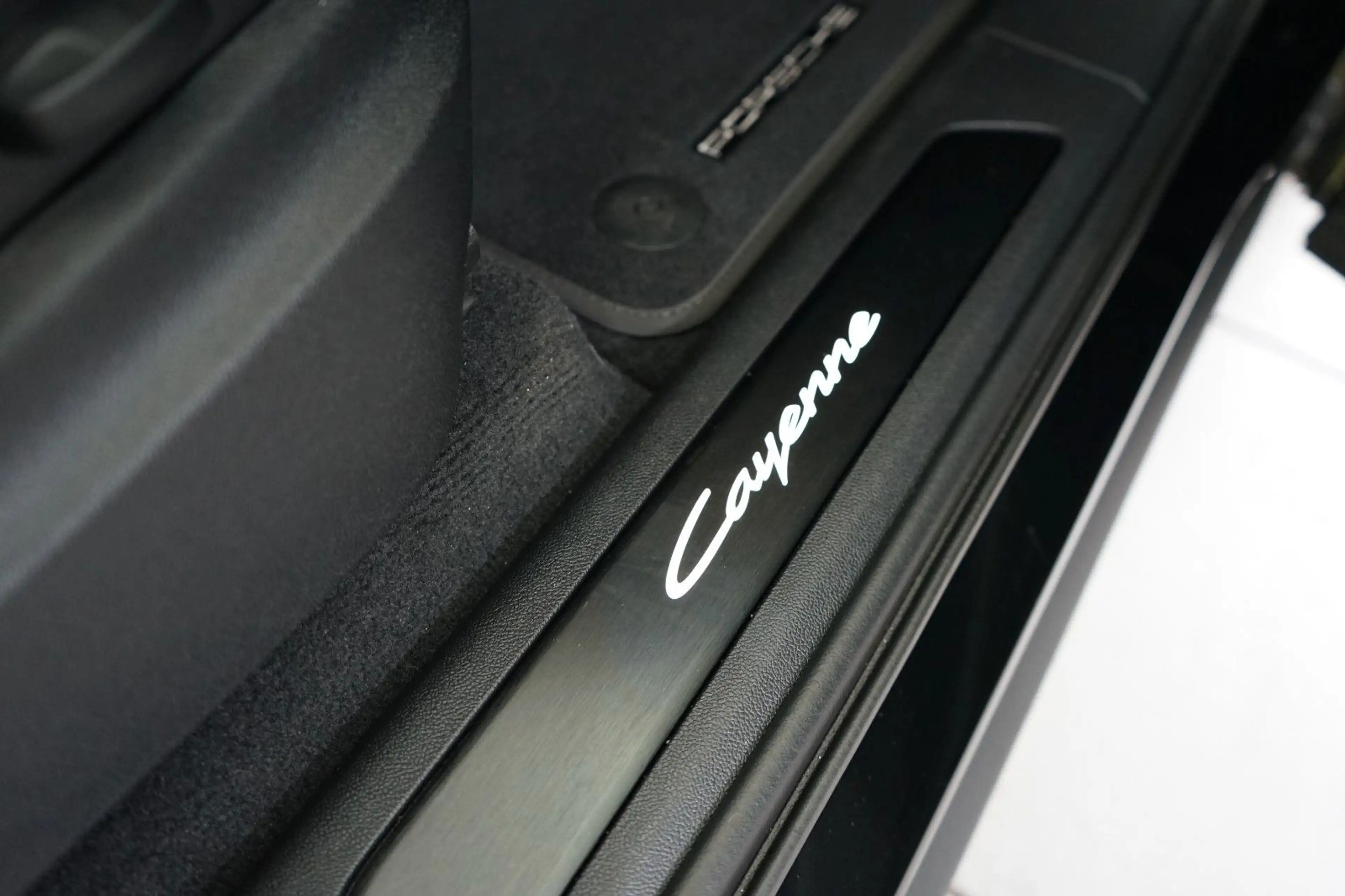 Porsche Cayenne Coupe Black Edition/P-Display/18W/22z — photo 12