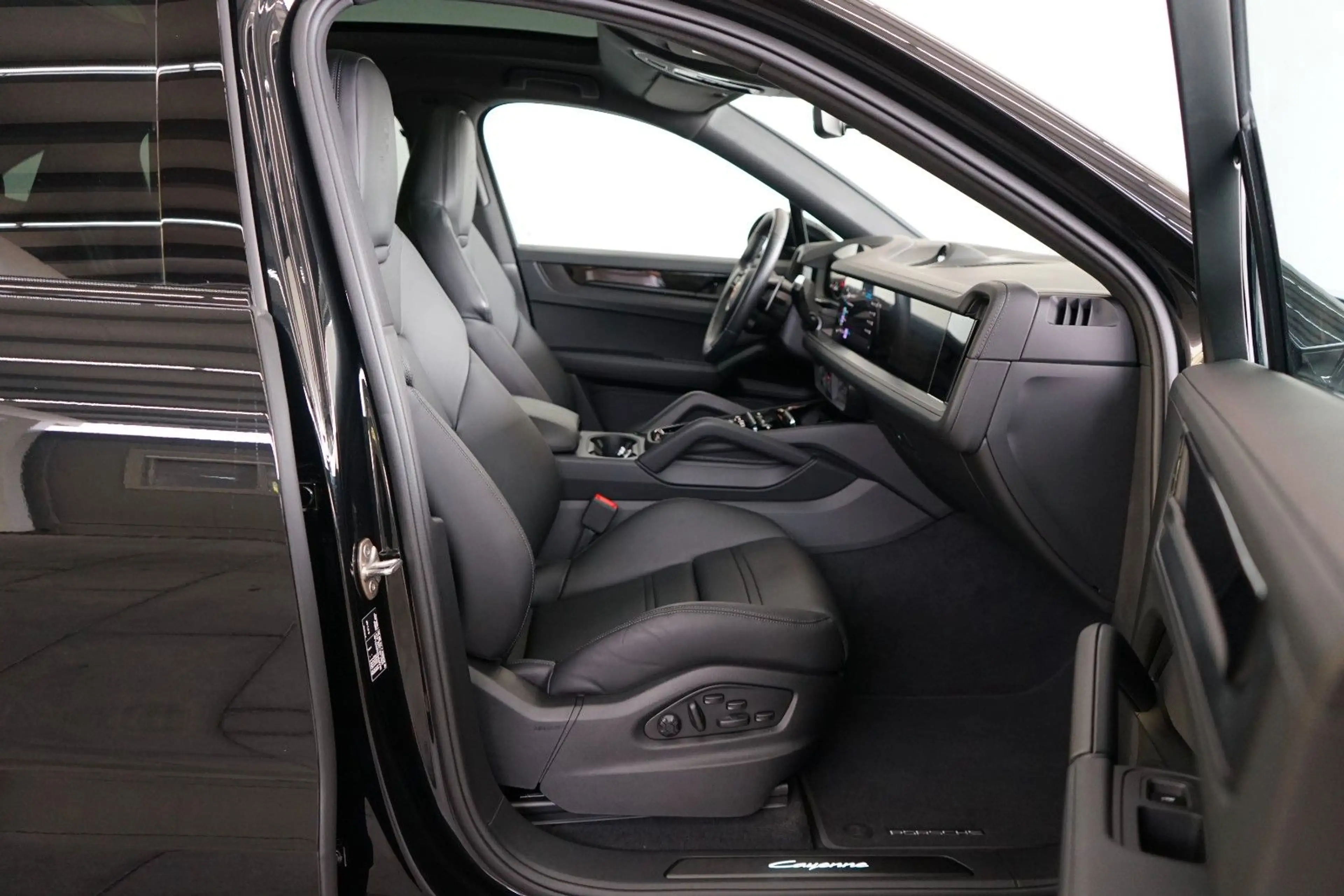 Porsche Cayenne Coupe Black Edition/P-Display/18W/22z — photo 7
