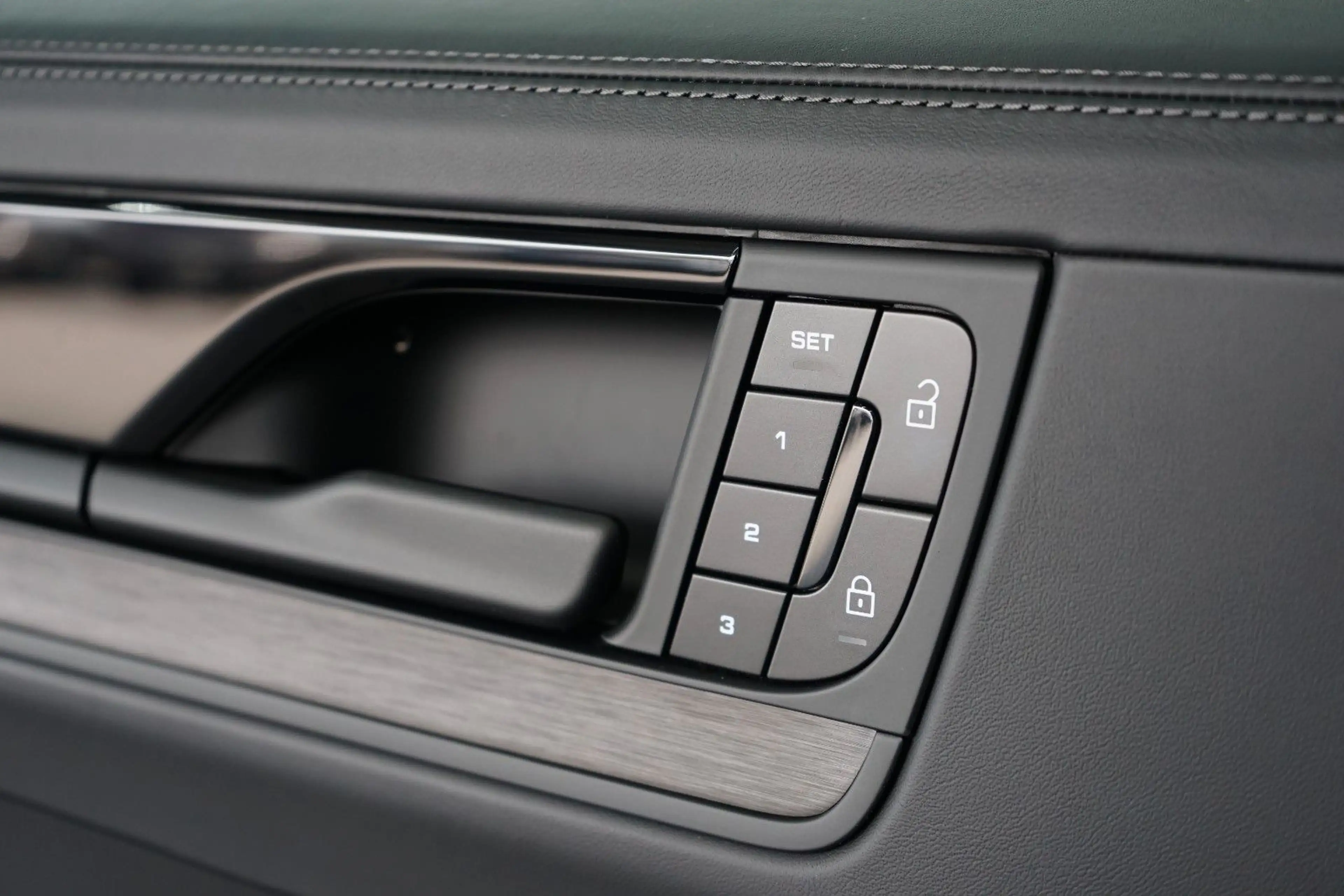 Porsche Cayenne Coupe Black Edition/P-Display/18W/22z — photo 23