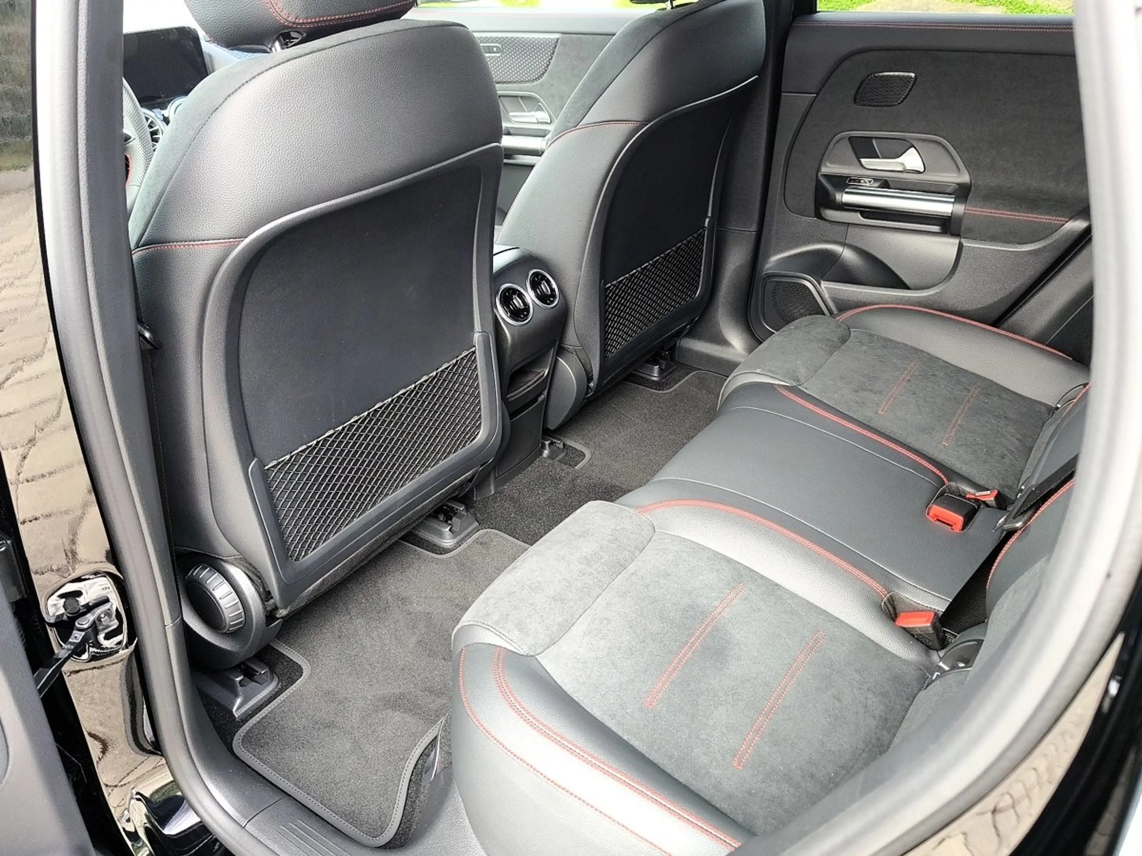 Mercedes-Benz EQA 300 4MATIC AMG-Line 70KW/H W-Paket — photo 9