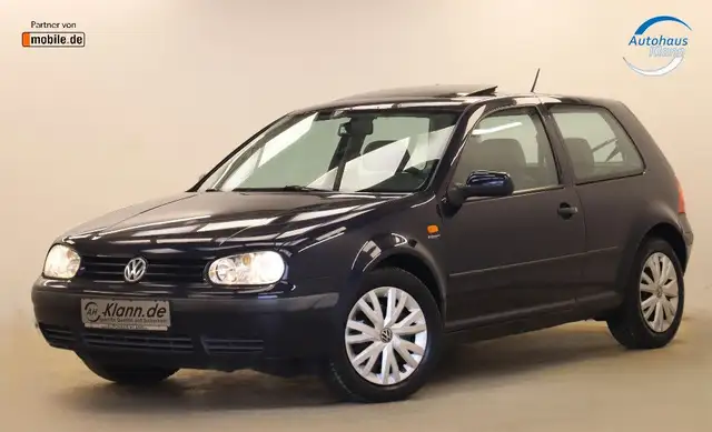 Volkswagen Golf view 3