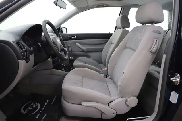 Volkswagen Golf view 9