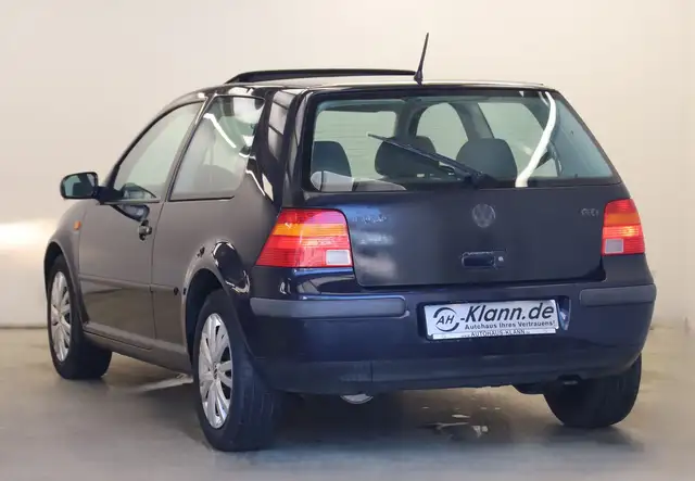 Volkswagen Golf view 6
