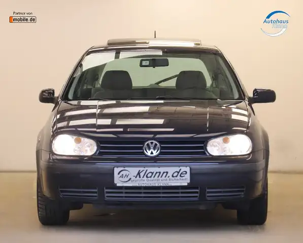 Volkswagen Golf view 2