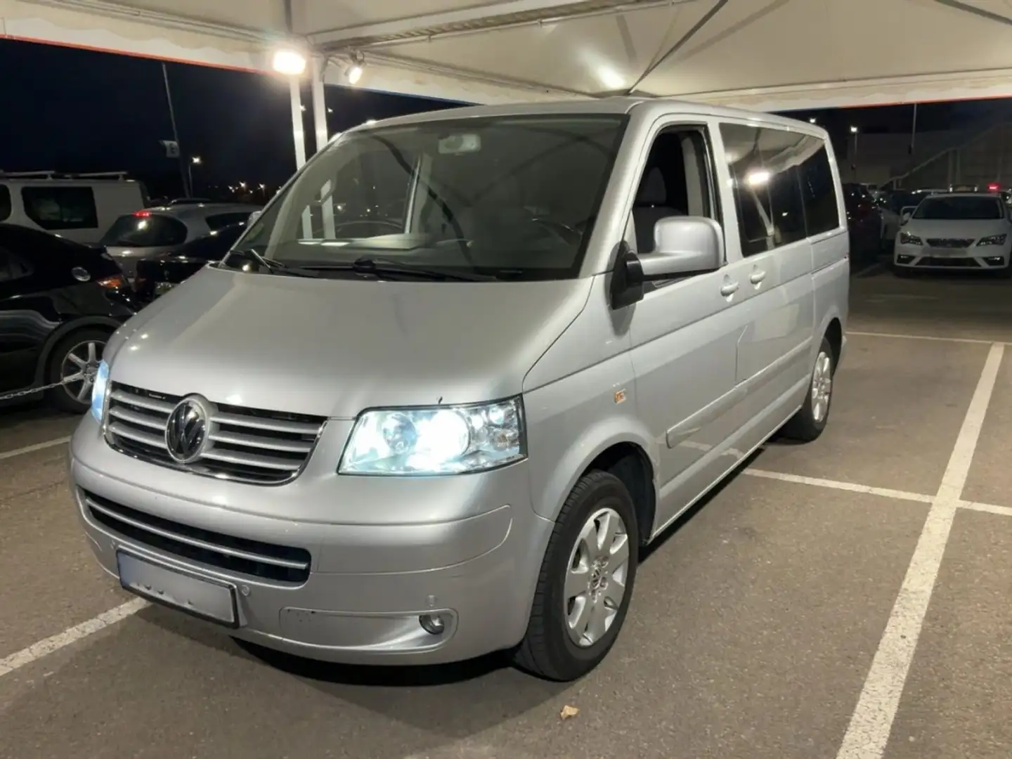 Volkswagen T5 California 2.5TDI Comfortline Plateado - 1