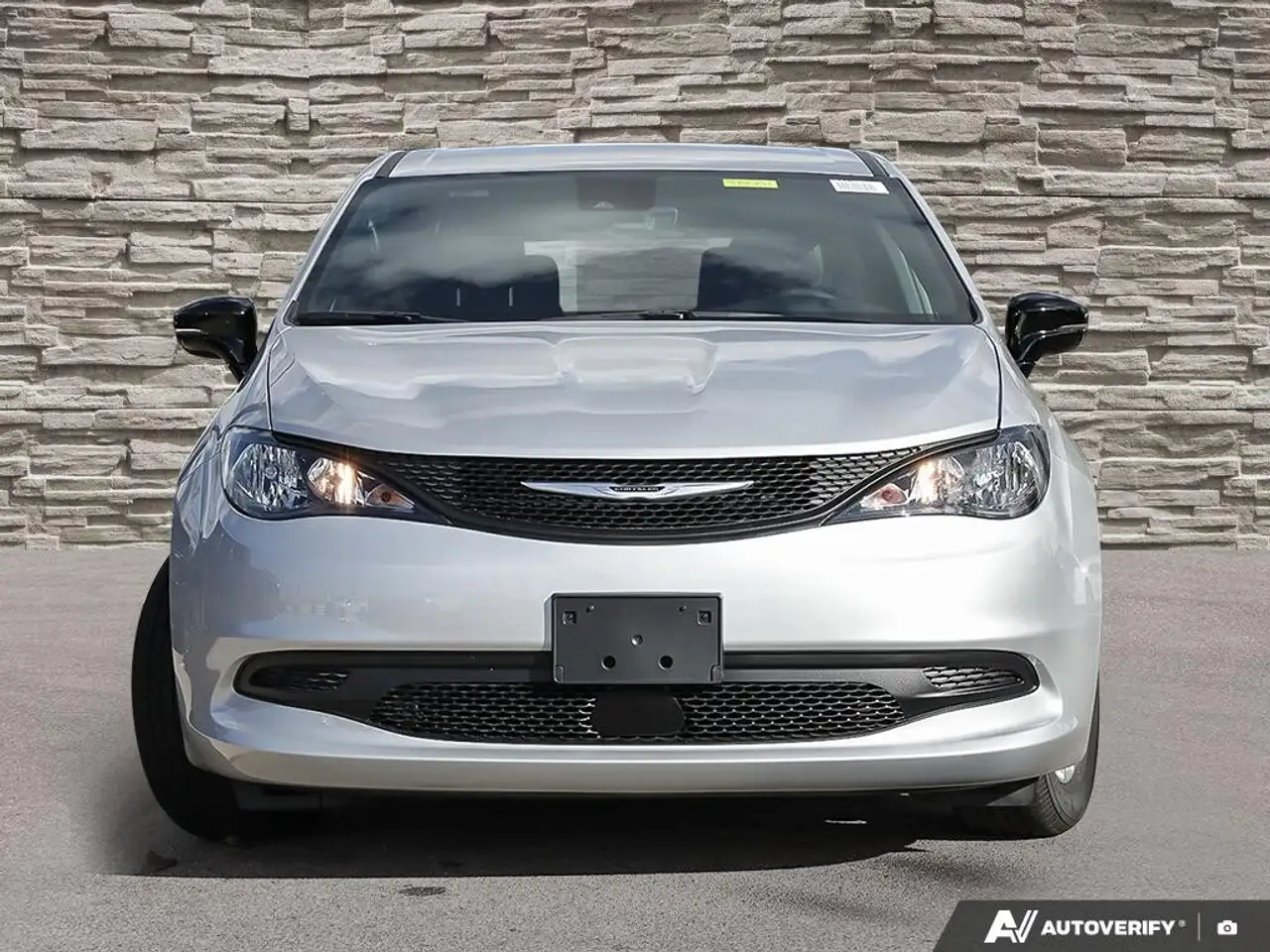 Chrysler Grand Caravan снимка Chrysler Grand Caravan
