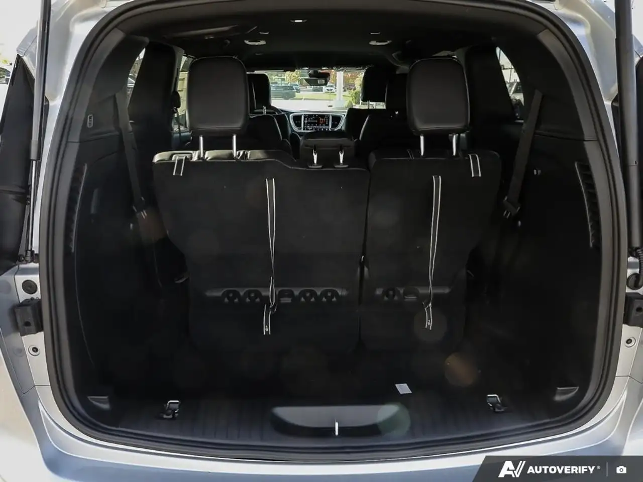 Chrysler Grand Caravan снимка Chrysler Grand Caravan