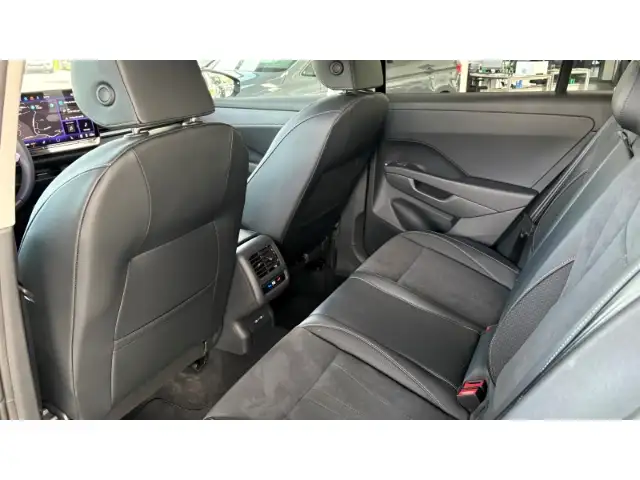 Volkswagen T-Roc view 13