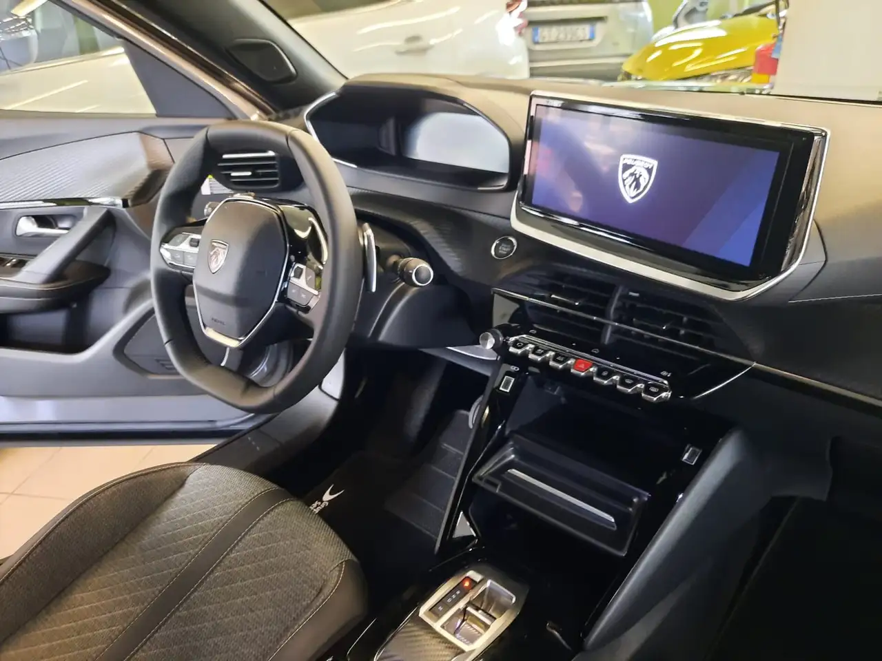 Peugeot 2008 1.2 hybrid ALLURE - 145 cv e-dcs6 12