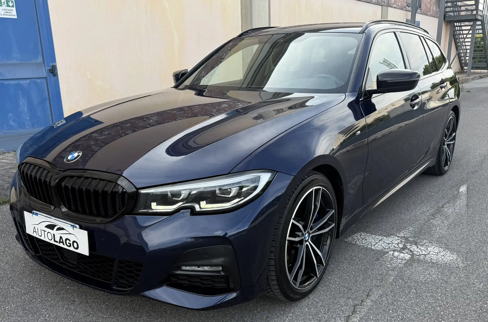 BMW 330 330d xdrive  Touring luxur Msport auto Blau - 2