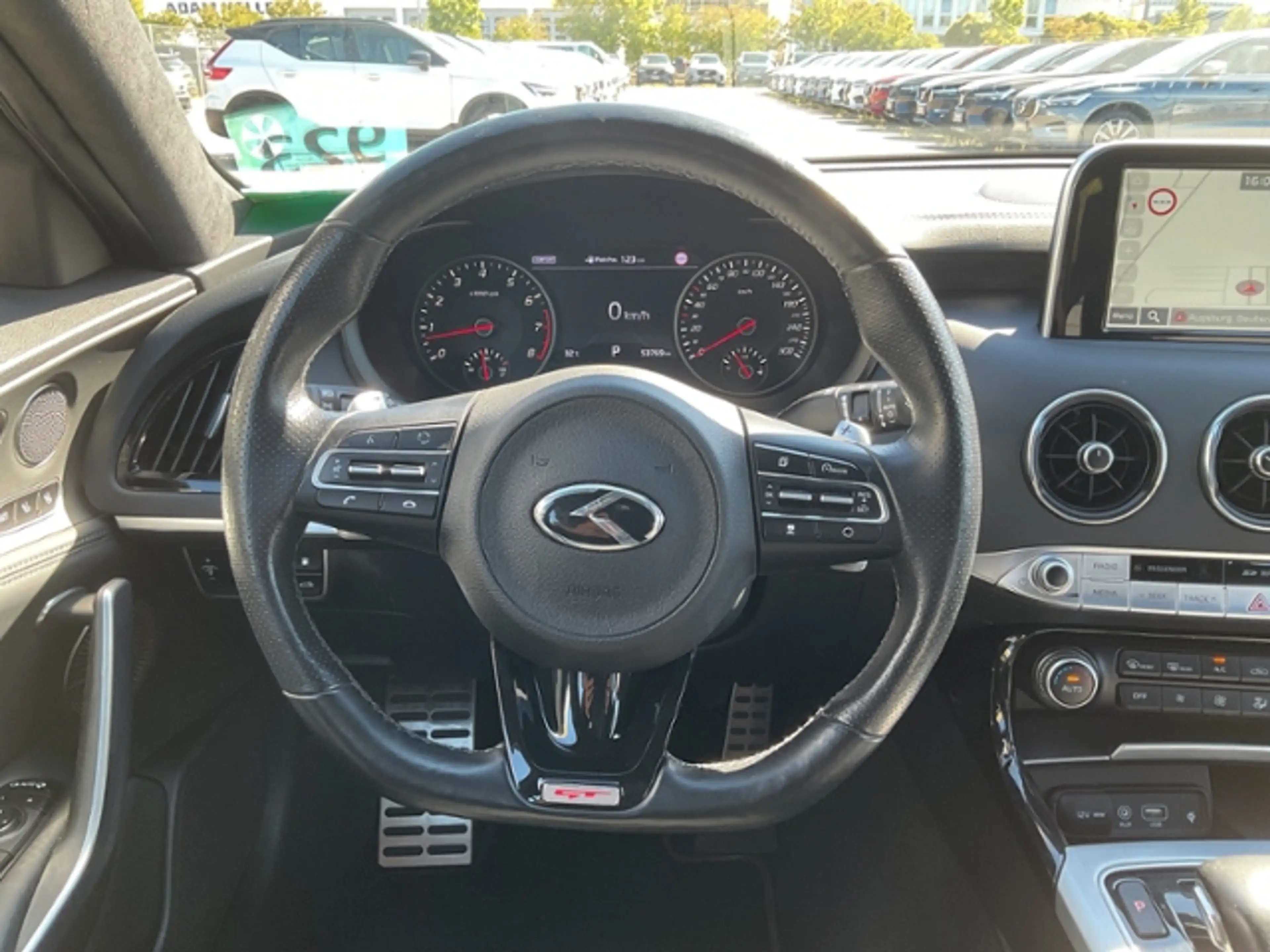 Kia Stinger 3,3 T GT 4WD HUD ACC BLIS Navi DAB — photo 14
