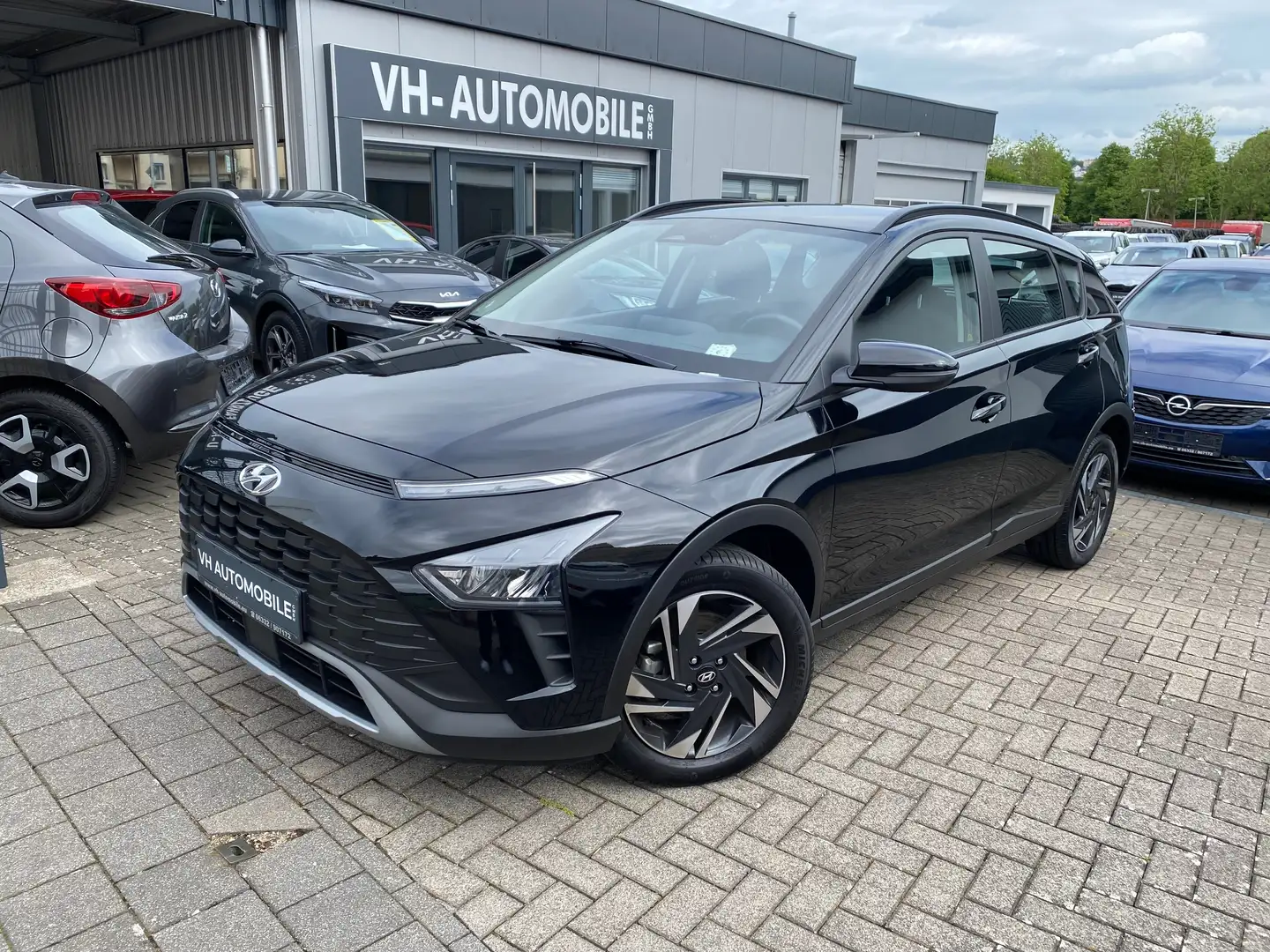 Hyundai BAYON 16ALU*APPLE&ANDROID*Klimaat*LED HSW*Sitzhz*PDC&Kam Black - 1
