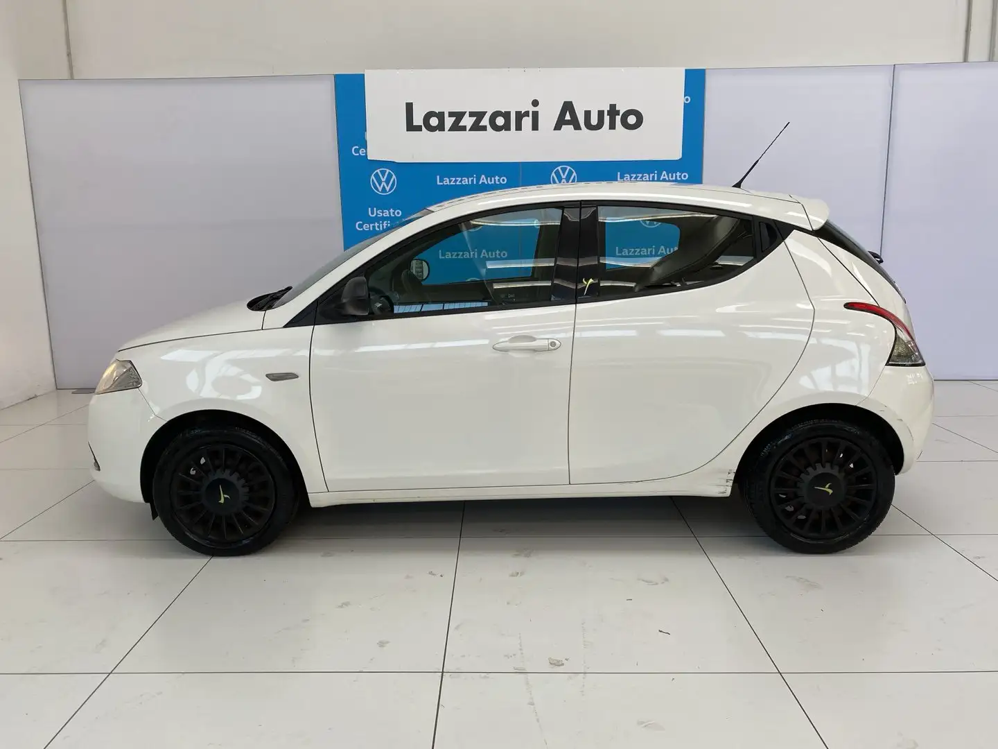 Lancia Ypsilon Ypsilon 1.2 69 CV 5 porte Elefantino Bianco - 2