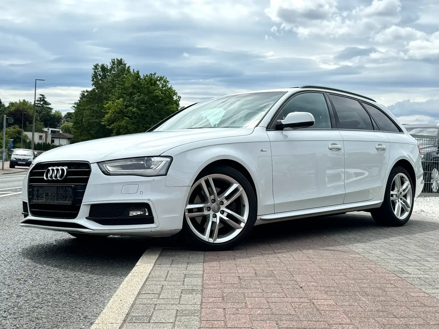 Audi A4 3x S line Plus *Black* Panorama Rkamera Navi Weiß - 1