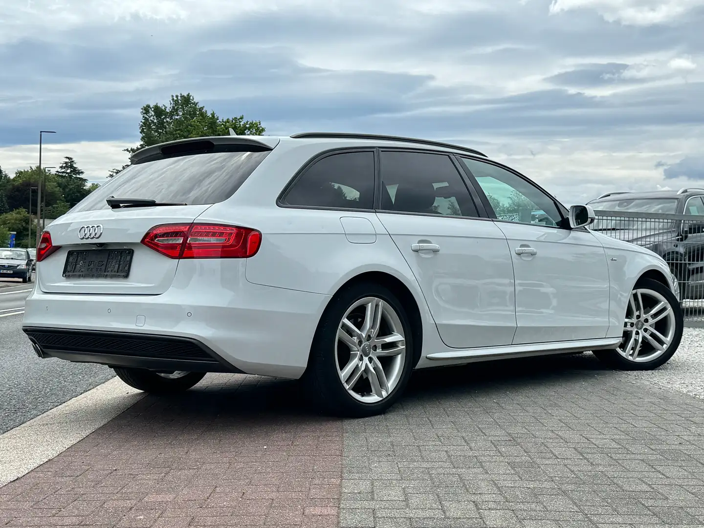Audi A4 3x S line Plus *Black* Panorama Rkamera Navi Weiß - 2
