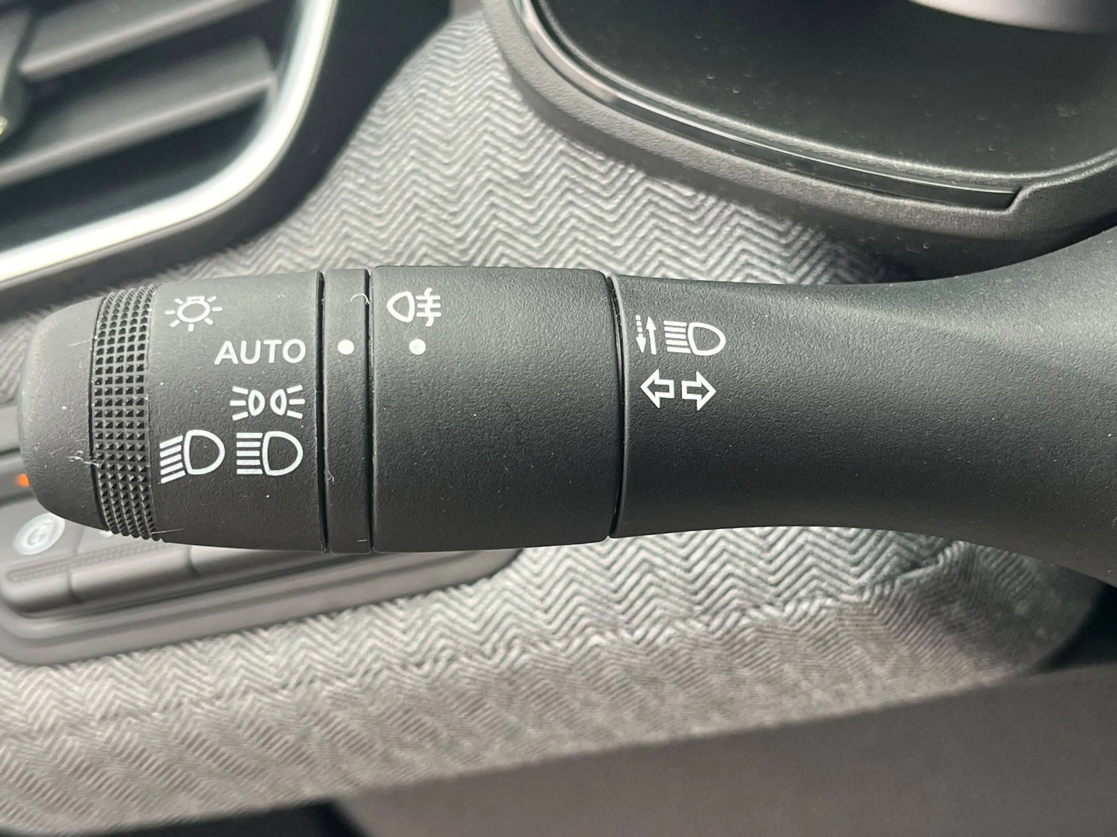 Renault Clio Clio 1.0 TCe Techno — photo 11