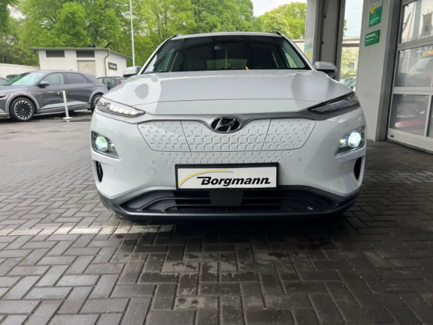 Hyundai KONA Premium 2WD Electro MJ20 (150kW) PREMIUM-Paket ink Білий - 2