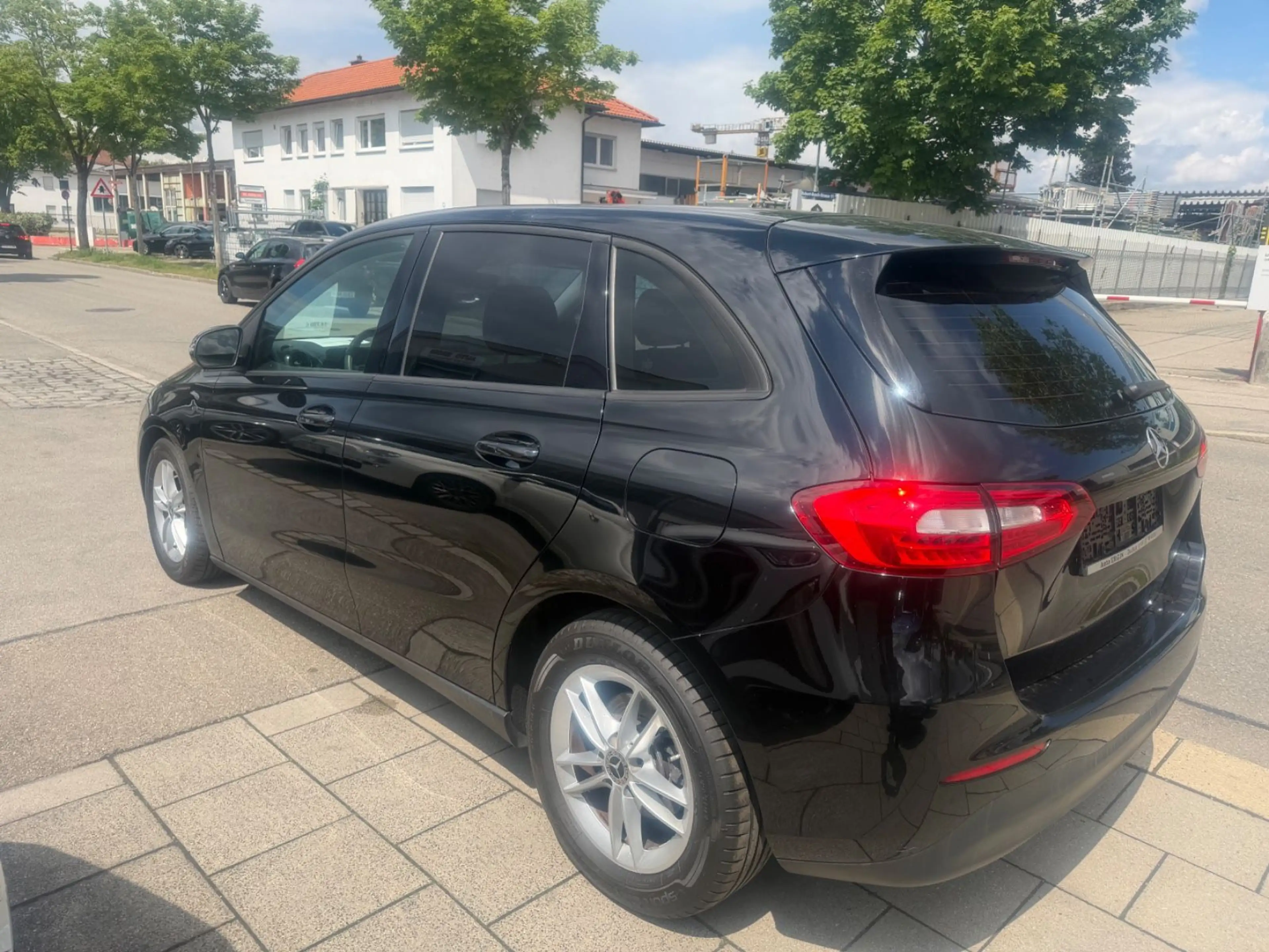 Mercedes-Benz B 180 d — photo 4