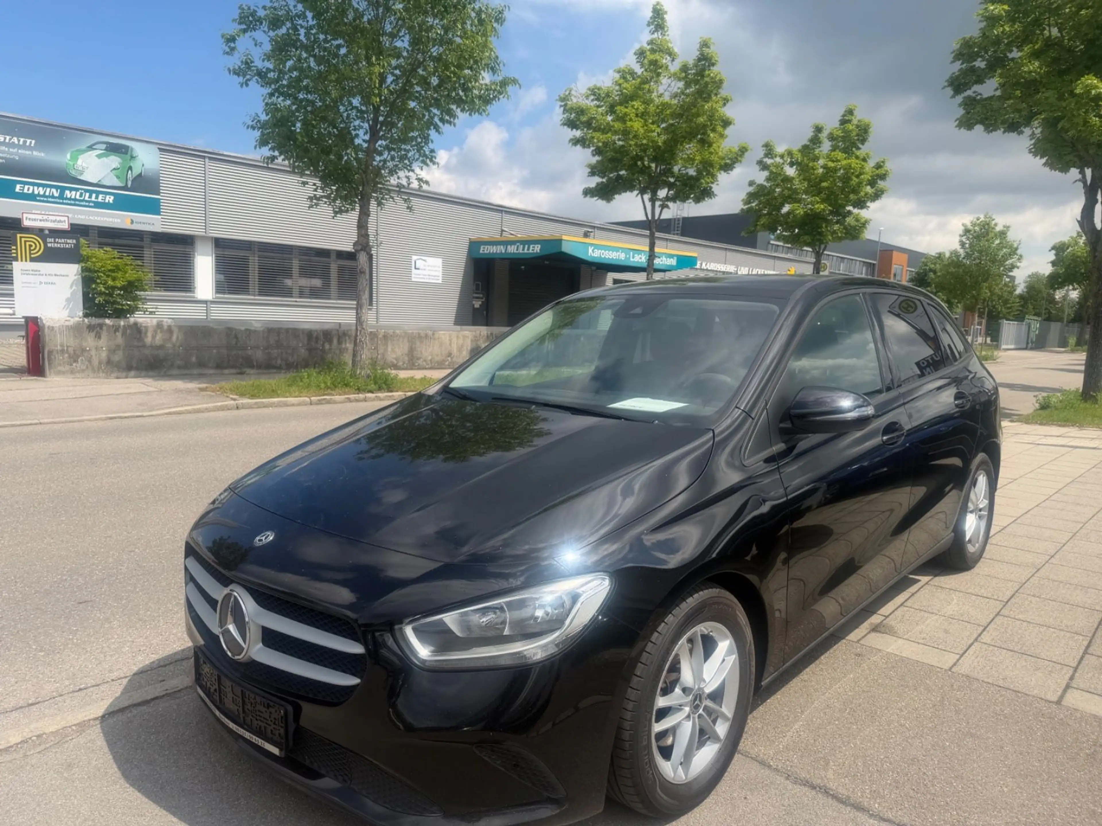Mercedes-Benz B 180 d — photo 2