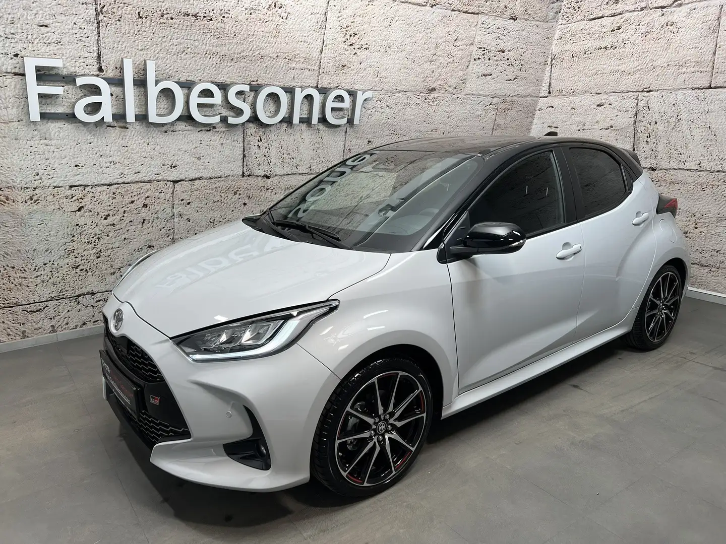 Toyota Yaris Hybrid GR Sport + Safety + JBL + Navi "2,99% Fixzi Gris - 2