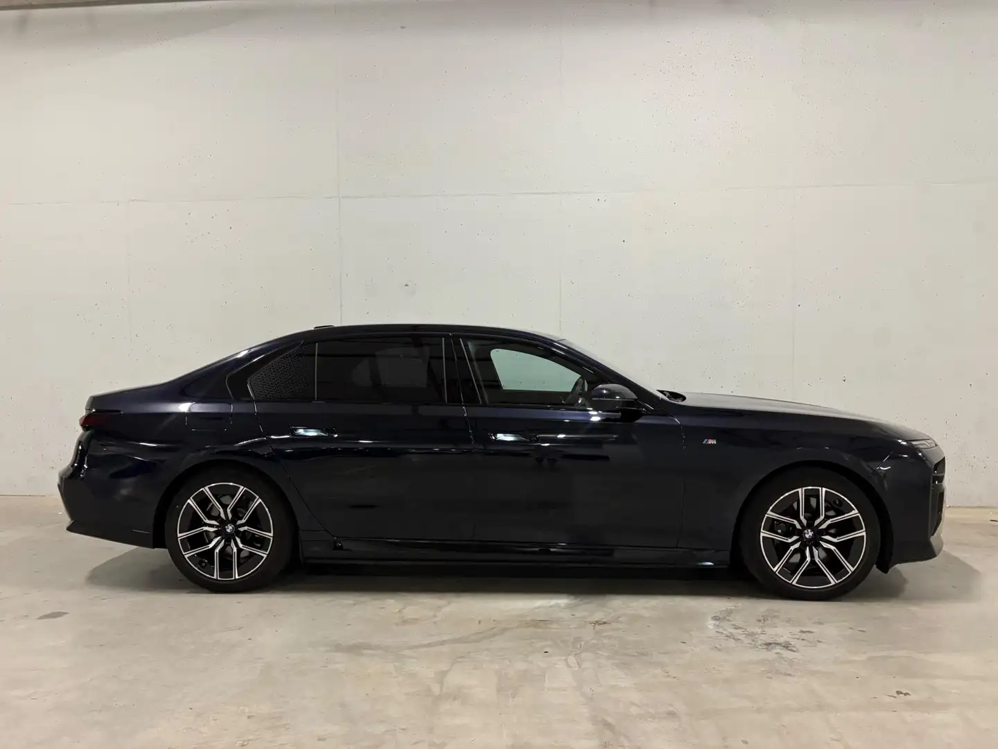 BMW i7 XDrive60 BTW 21% M-pakket Pano Bowers&Wilkins Zwart - 2