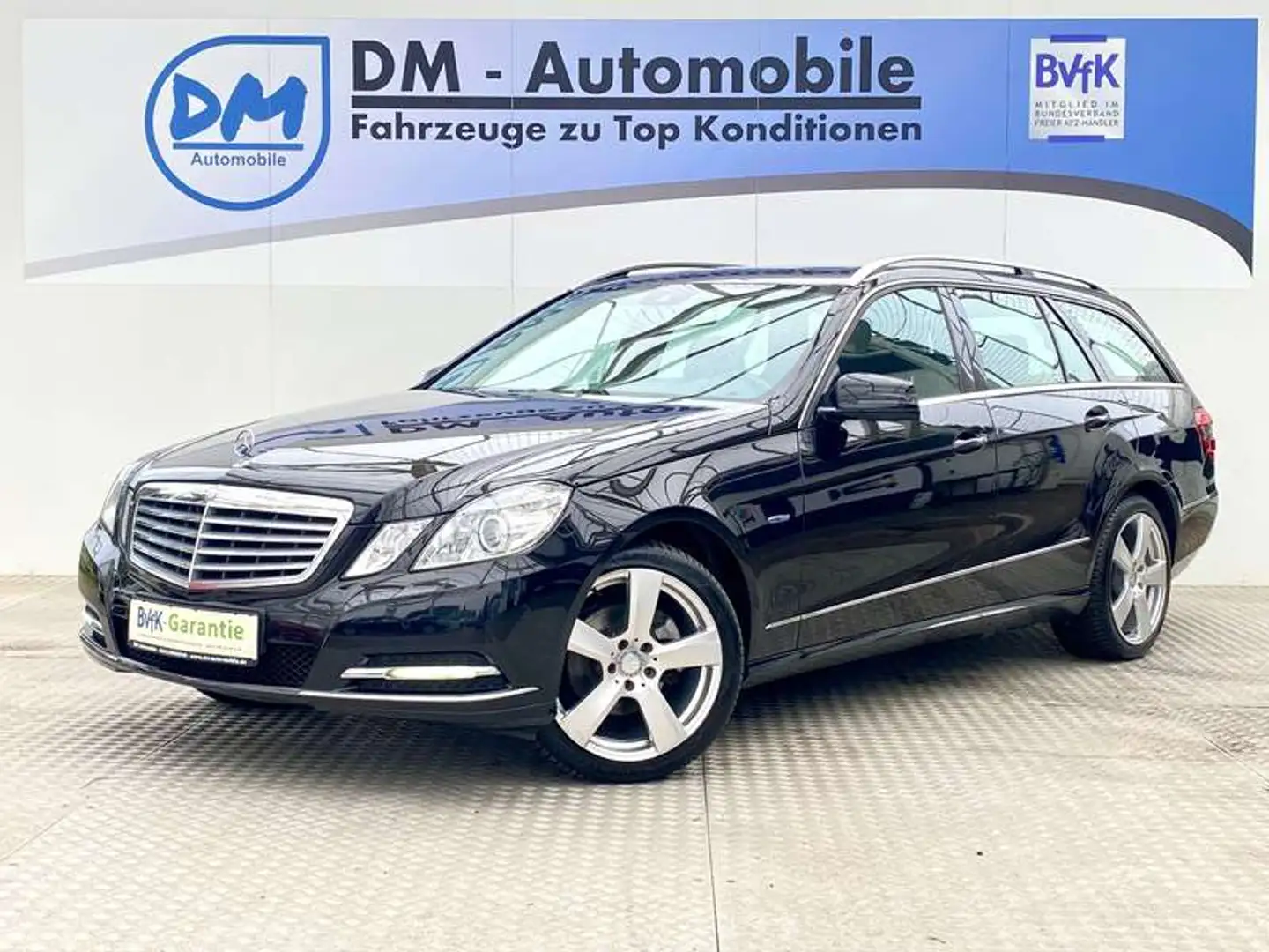 Mercedes-Benz E 200 CGI AUTOMATK ELEGANCE NAVI GLASDACH XENON Black - 1