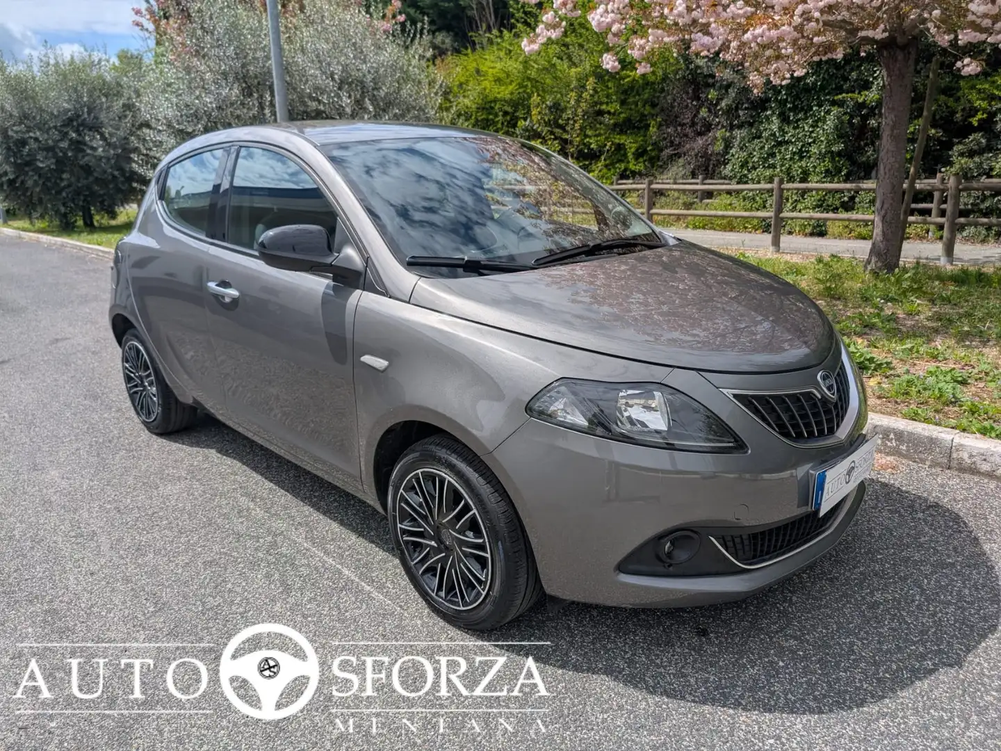 Lancia Ypsilon 1.0 Firefly Hybrid Gold Tagliandata Nazionale E6d Grigio - 1