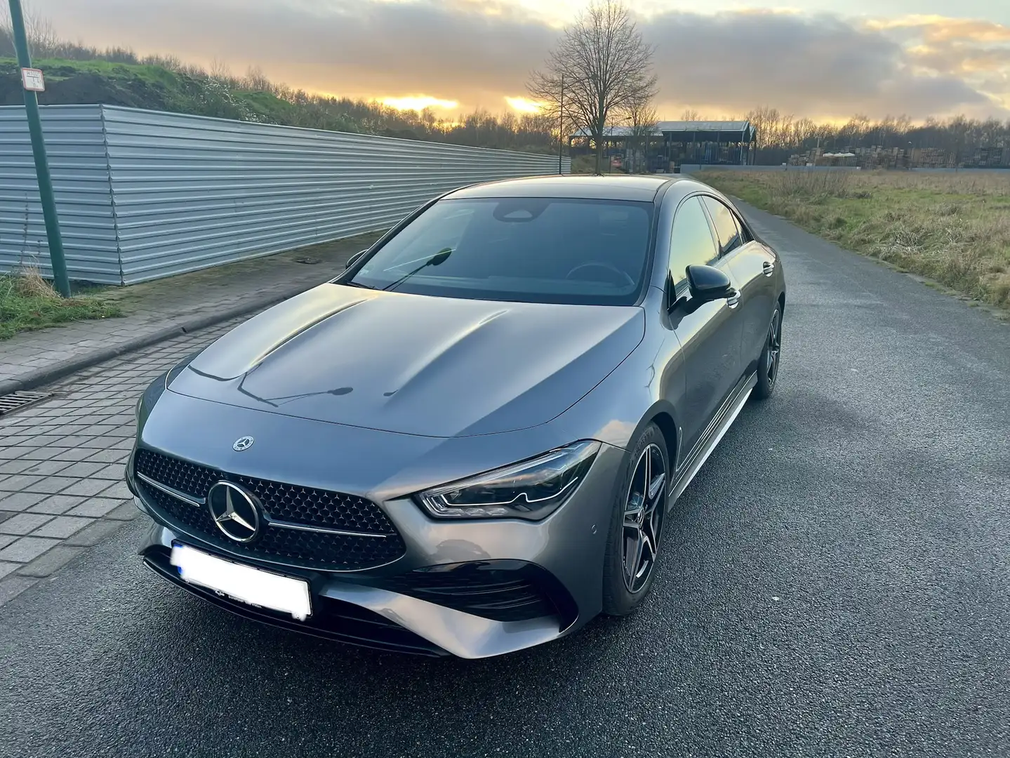 Mercedes-Benz CLA 220 4Matic 8G-DCT Edition AMG Line Grau - 1