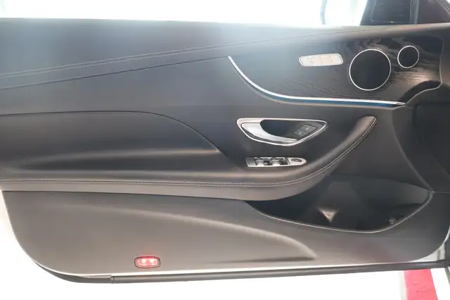 Mercedes-Benz E-Class view 12