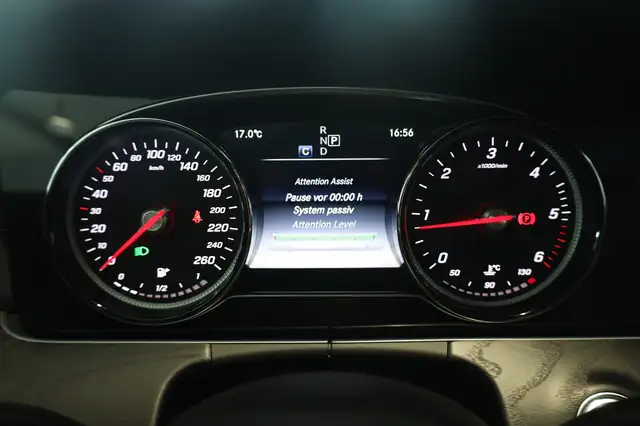 Mercedes-Benz E-Class view 22