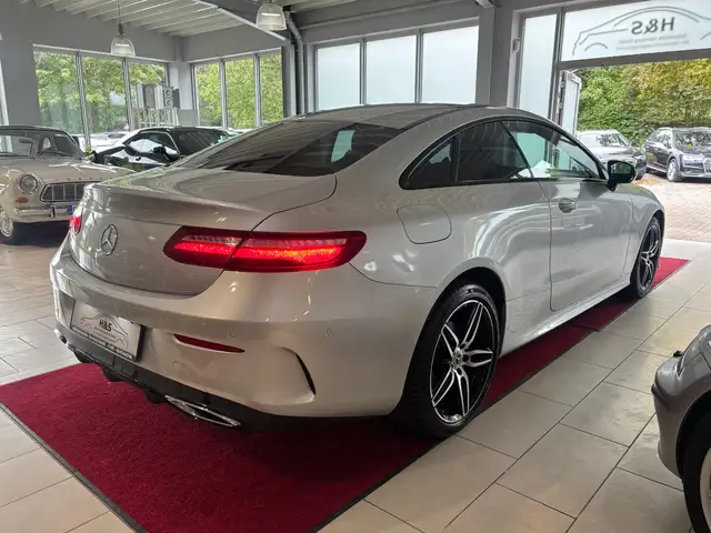 Mercedes-Benz E-Class view 7