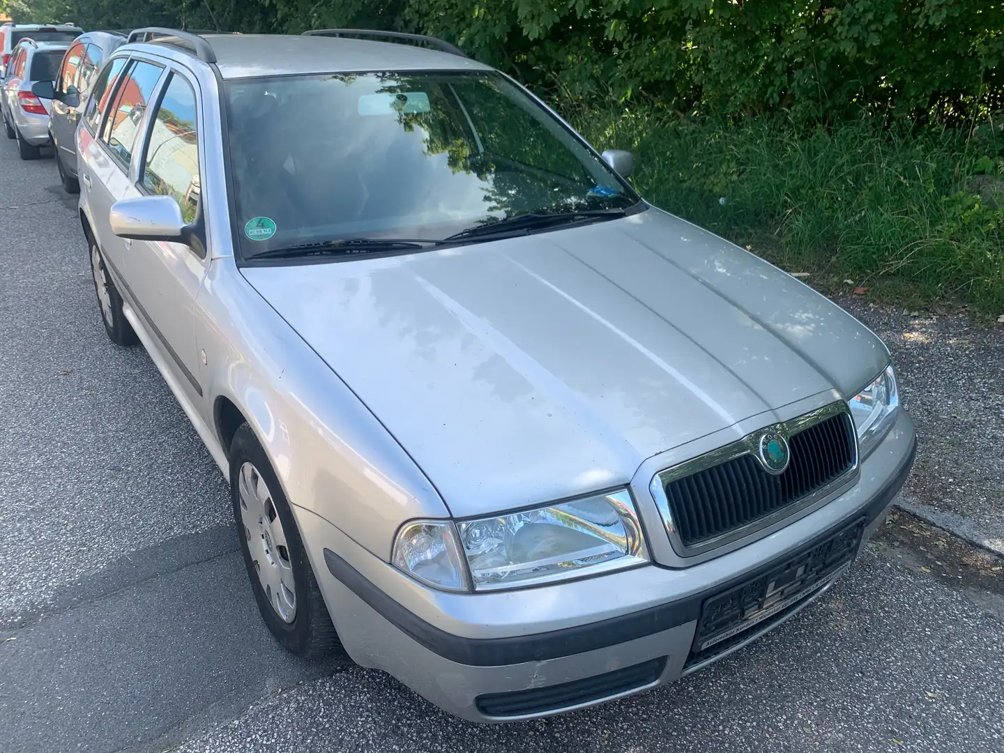 Skoda Octavia 1.6 Combi TÜV NEU Zilver - 1