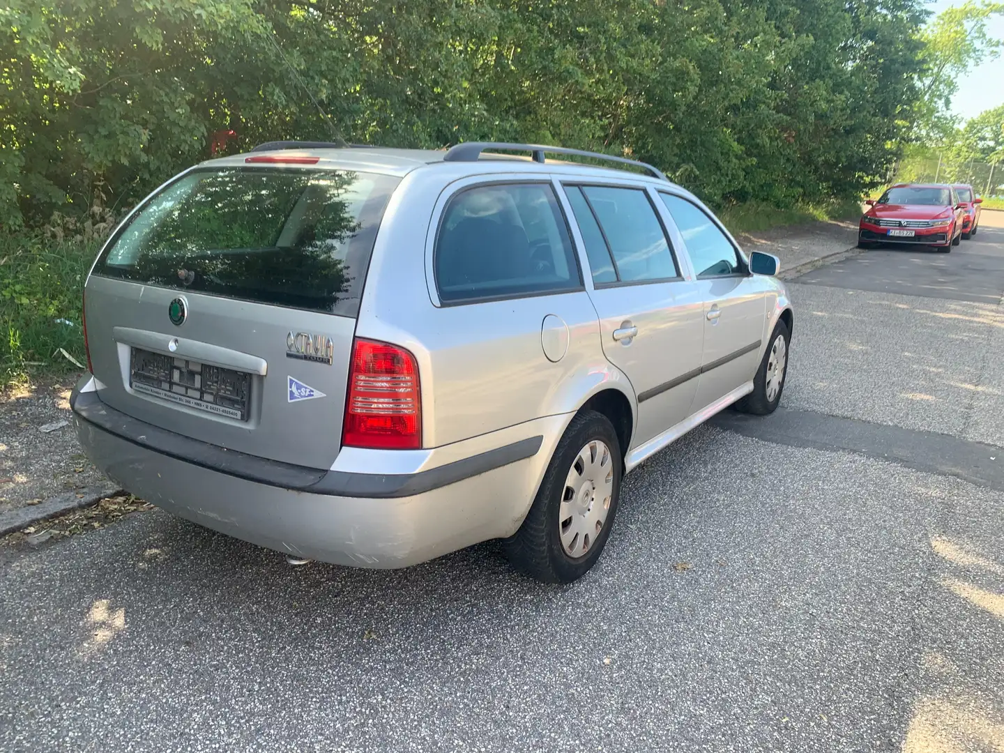 Skoda Octavia 1.6 Combi TÜV NEU Zilver - 2