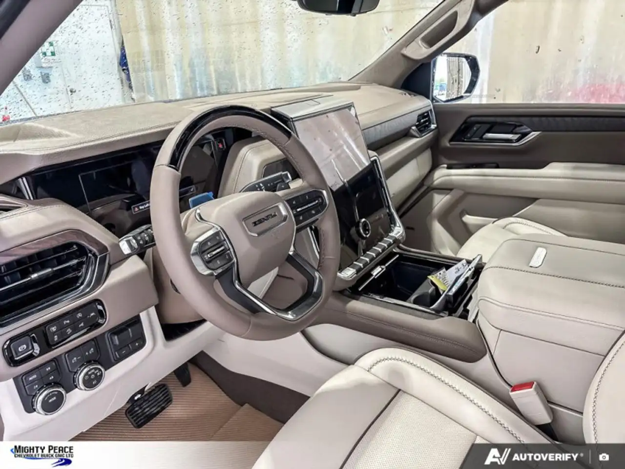GMC Yukon снимка GMC Yukon