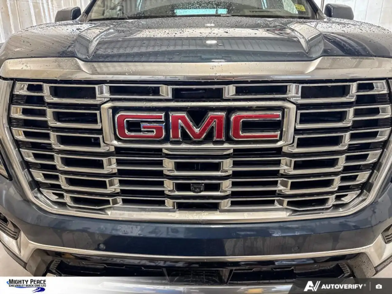 GMC Yukon снимка GMC Yukon