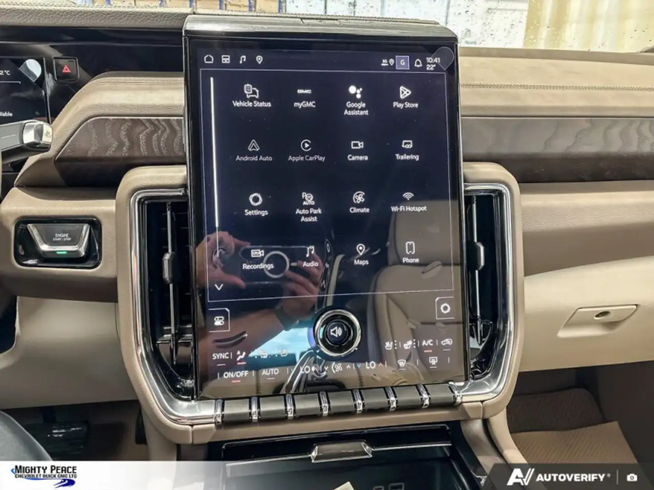 GMC Yukon снимка GMC Yukon