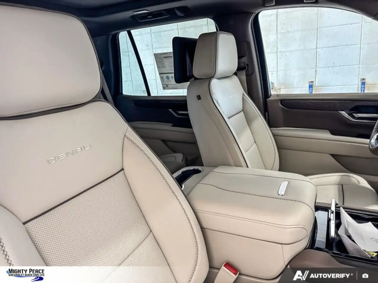 GMC Yukon снимка GMC Yukon