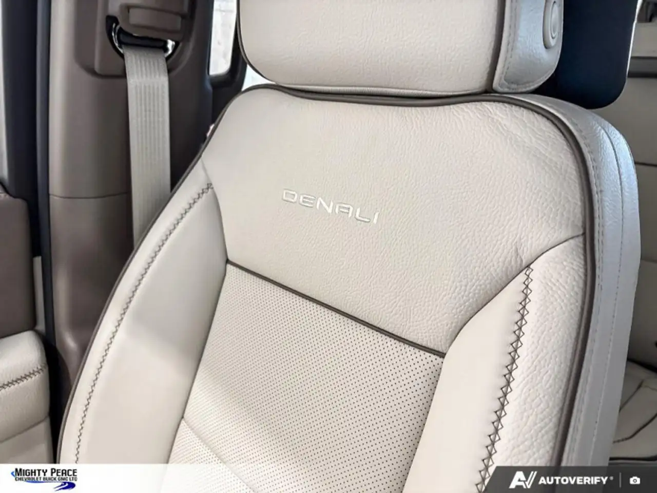 GMC Yukon снимка GMC Yukon