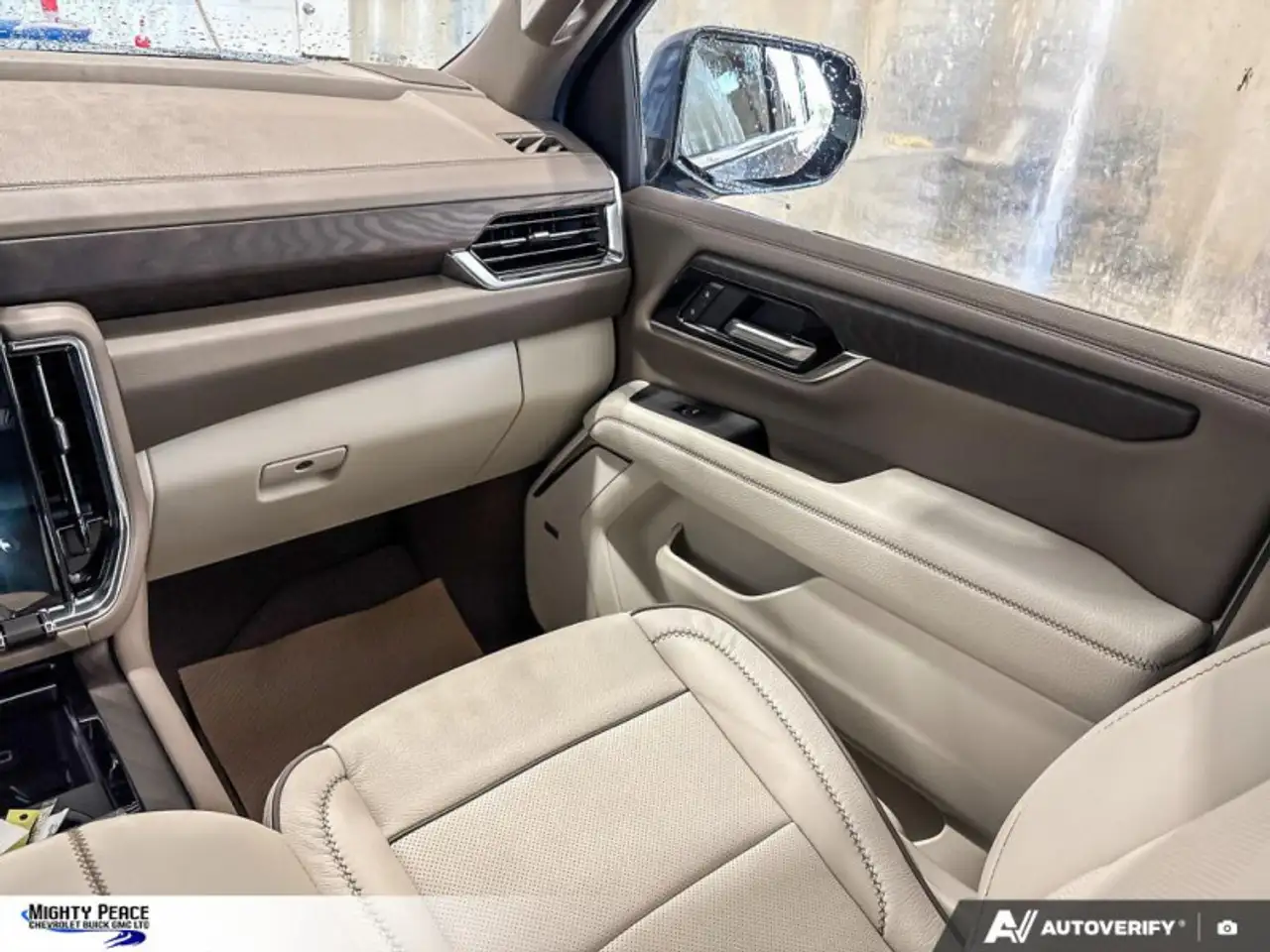 GMC Yukon снимка GMC Yukon