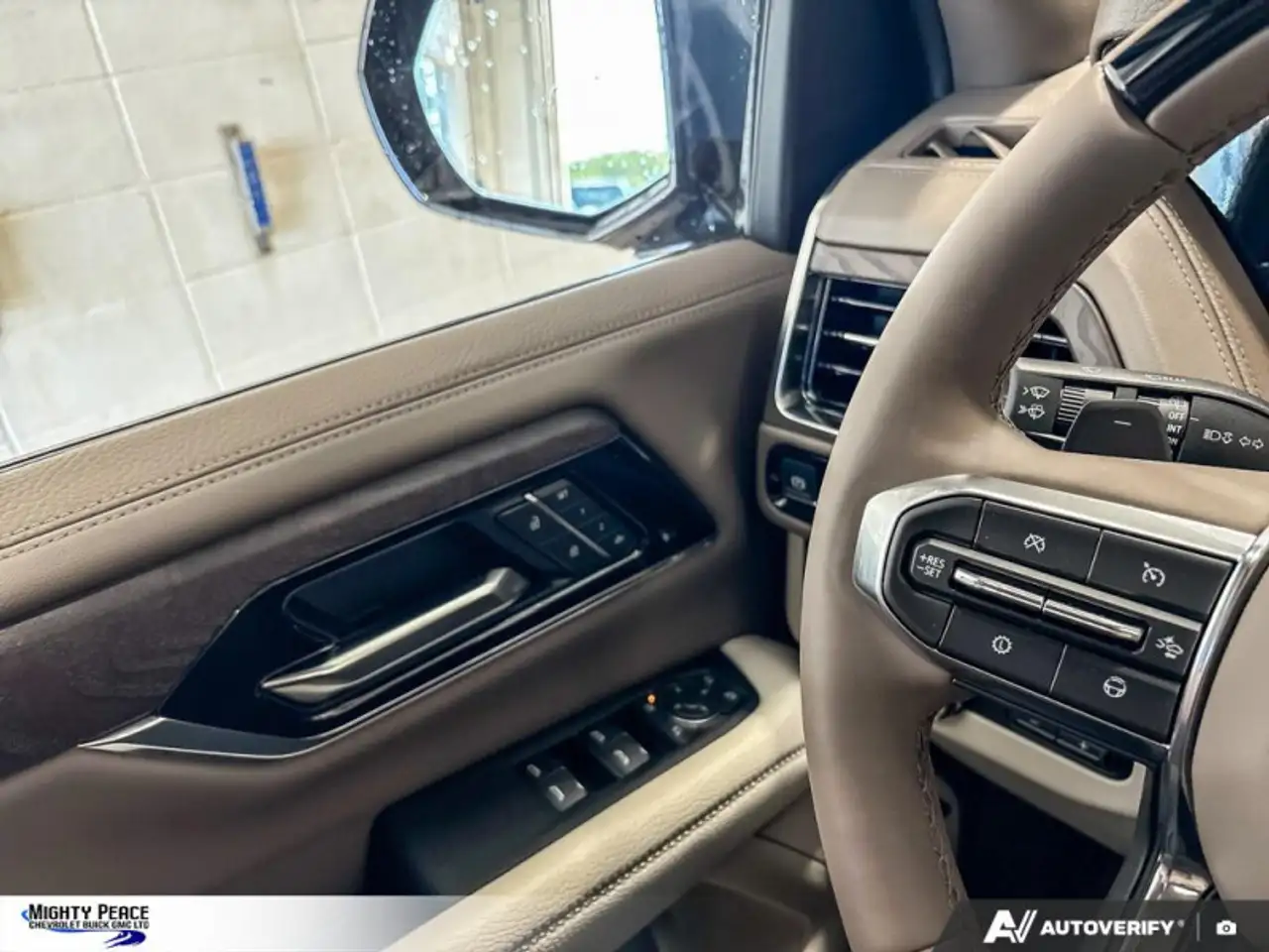 GMC Yukon снимка GMC Yukon