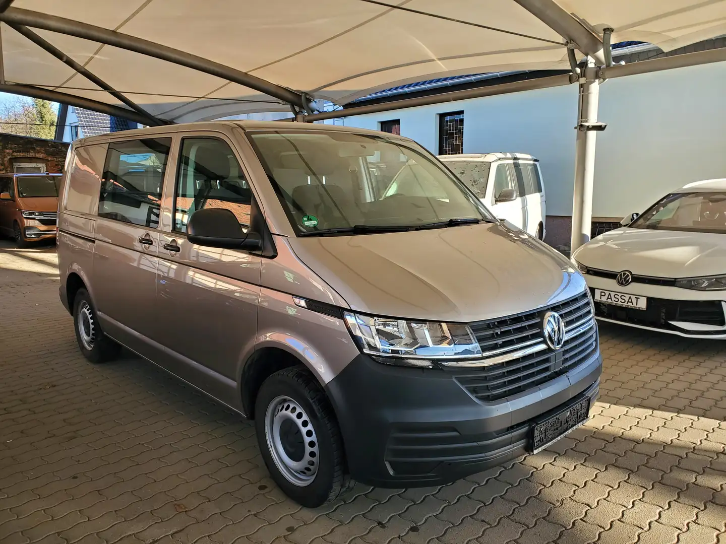 Volkswagen T6.1 Transporter Kasten 2,0 TDI FWD Klima 3-Sitzer Beige - 2