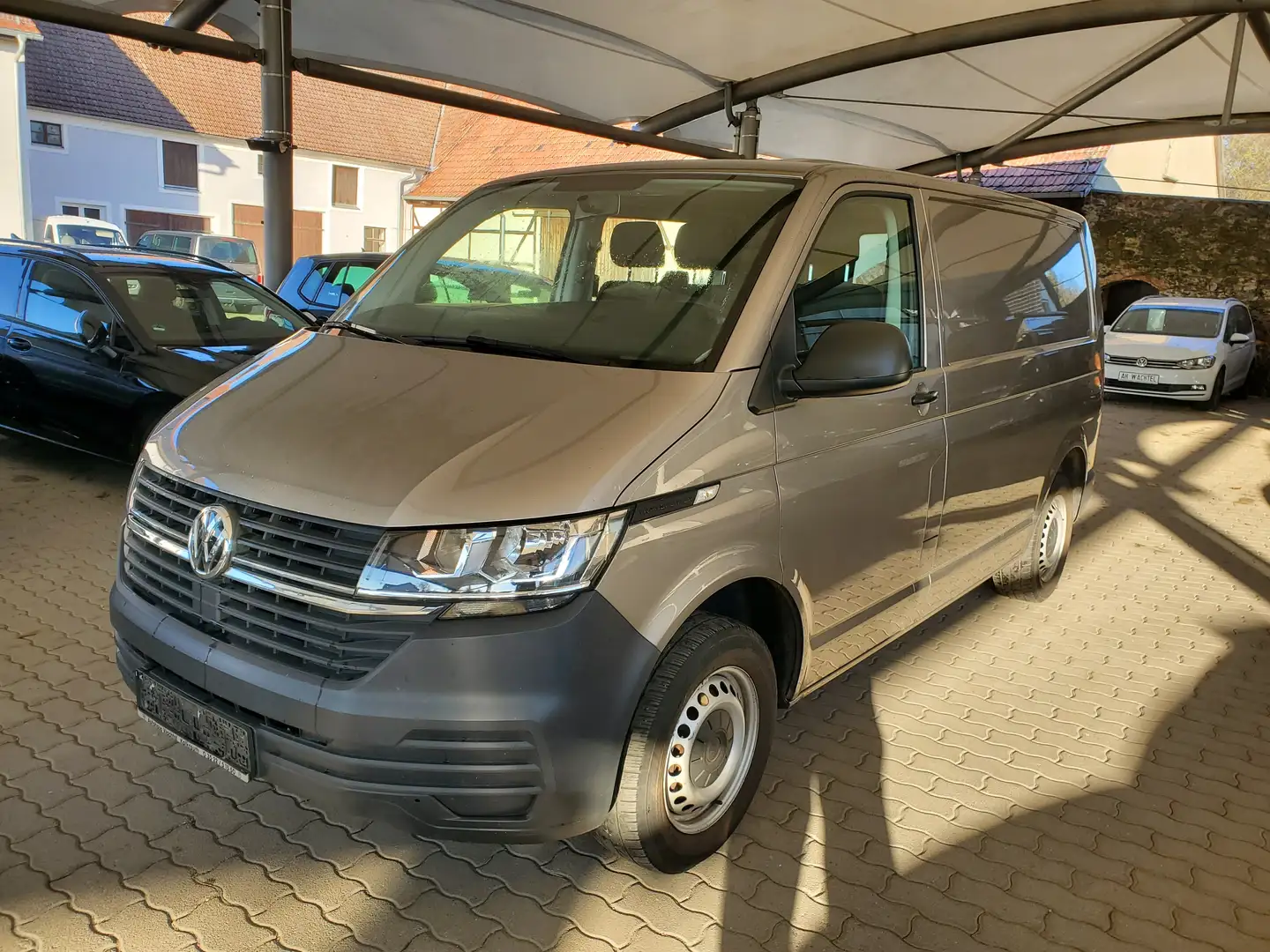 Volkswagen T6.1 Transporter Kasten 2,0 TDI FWD Klima 3-Sitzer Beige - 1