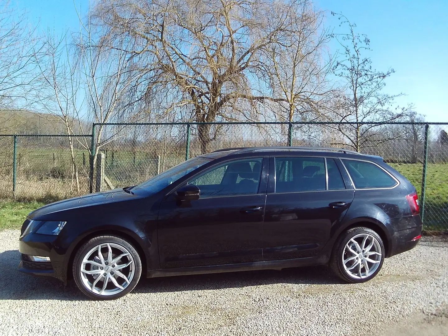 Skoda Octavia Break Benzine zw 18"Alu sport 115PK topwagen 020 Noir - 2