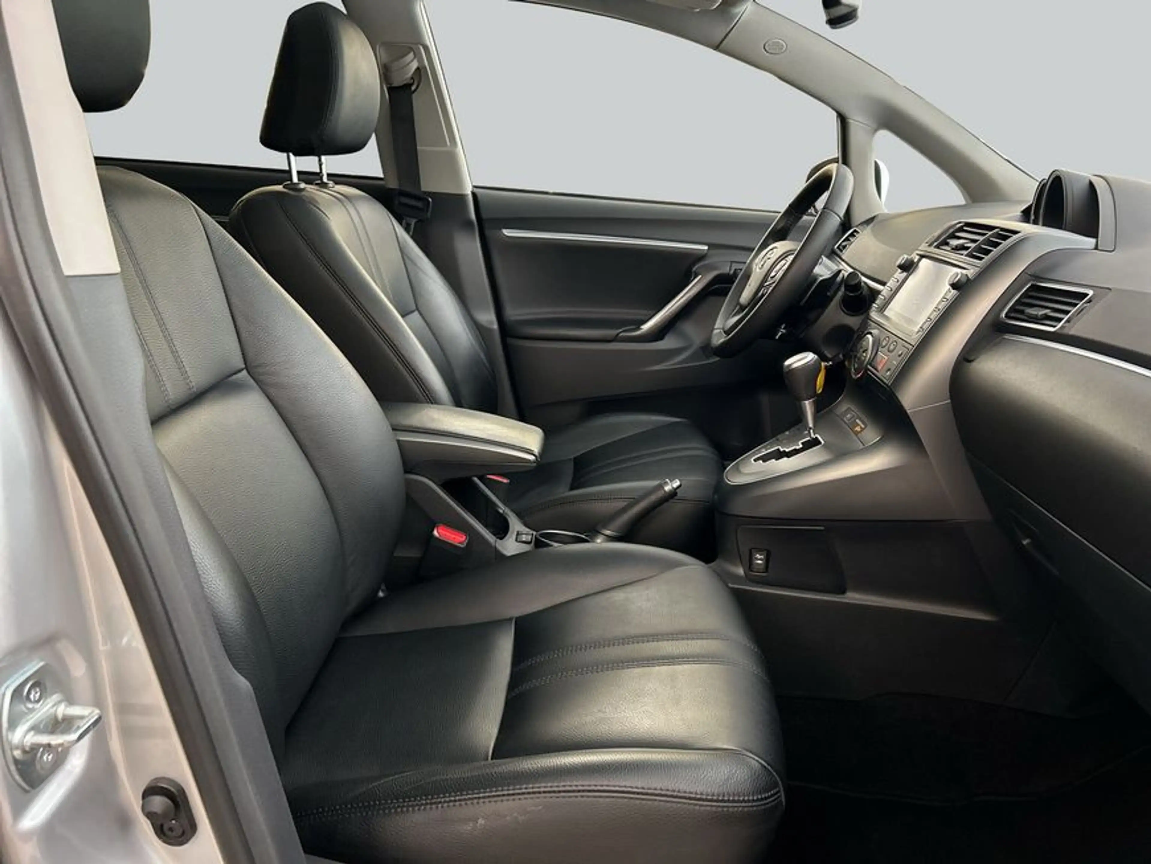 Toyota Verso 1.8 Multidrive S 5-Sitzer Panoramadach — photo 12