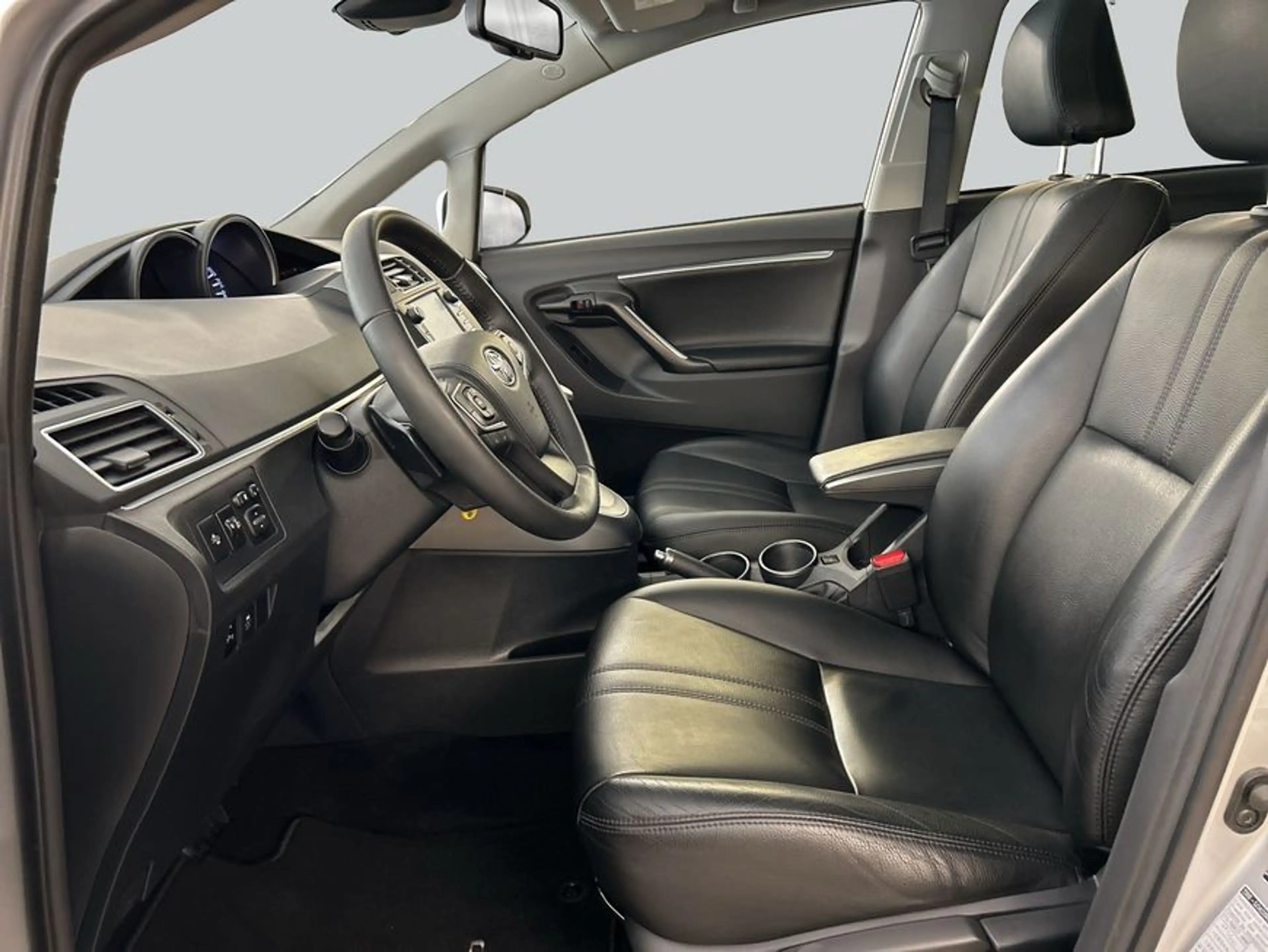 Toyota Verso 1.8 Multidrive S 5-Sitzer Panoramadach — photo 9