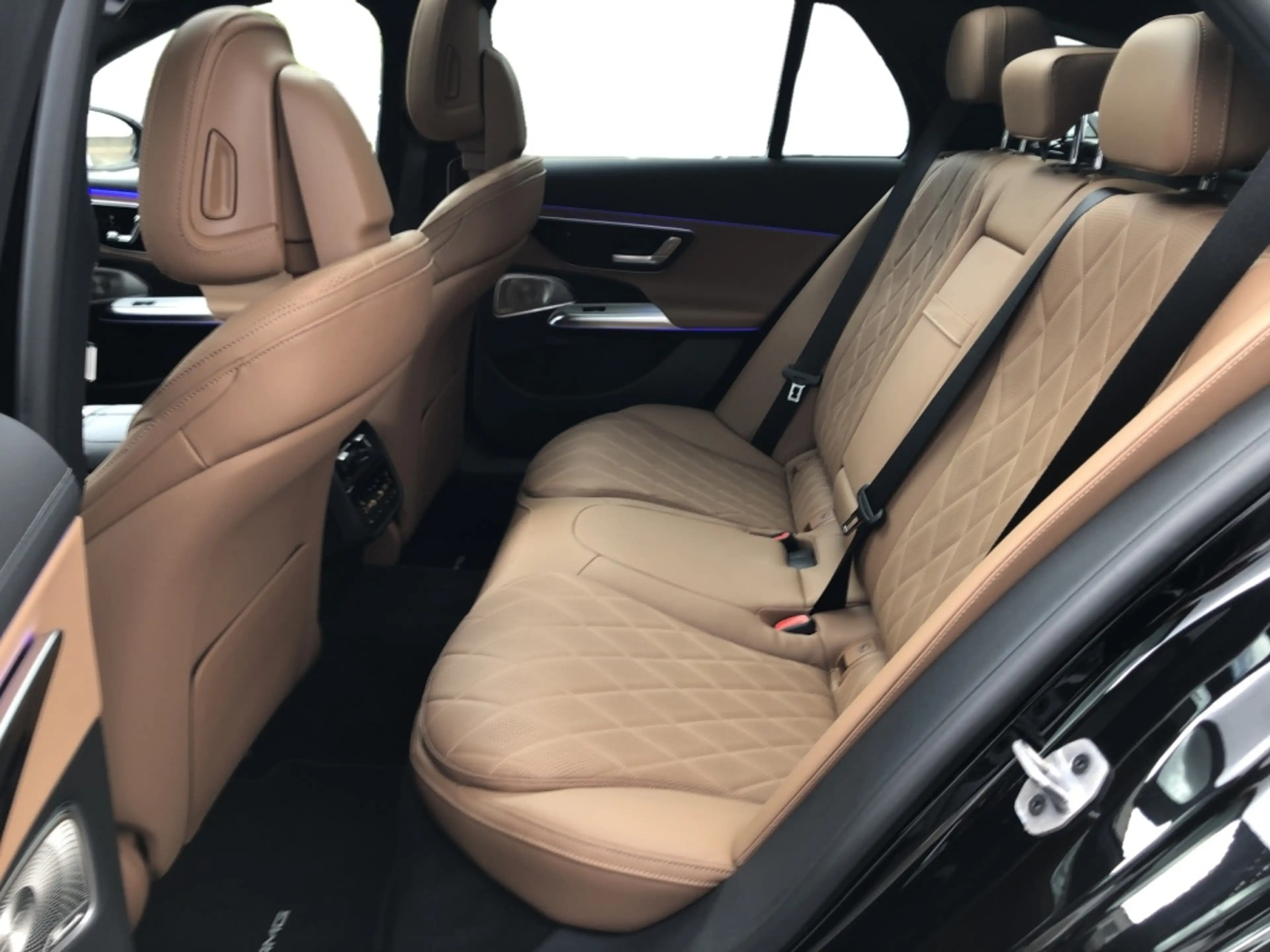 Mercedes-Benz E 450 d 4MATIC T-Modell AMG+MBUX+Superscreen+AHK — photo 12