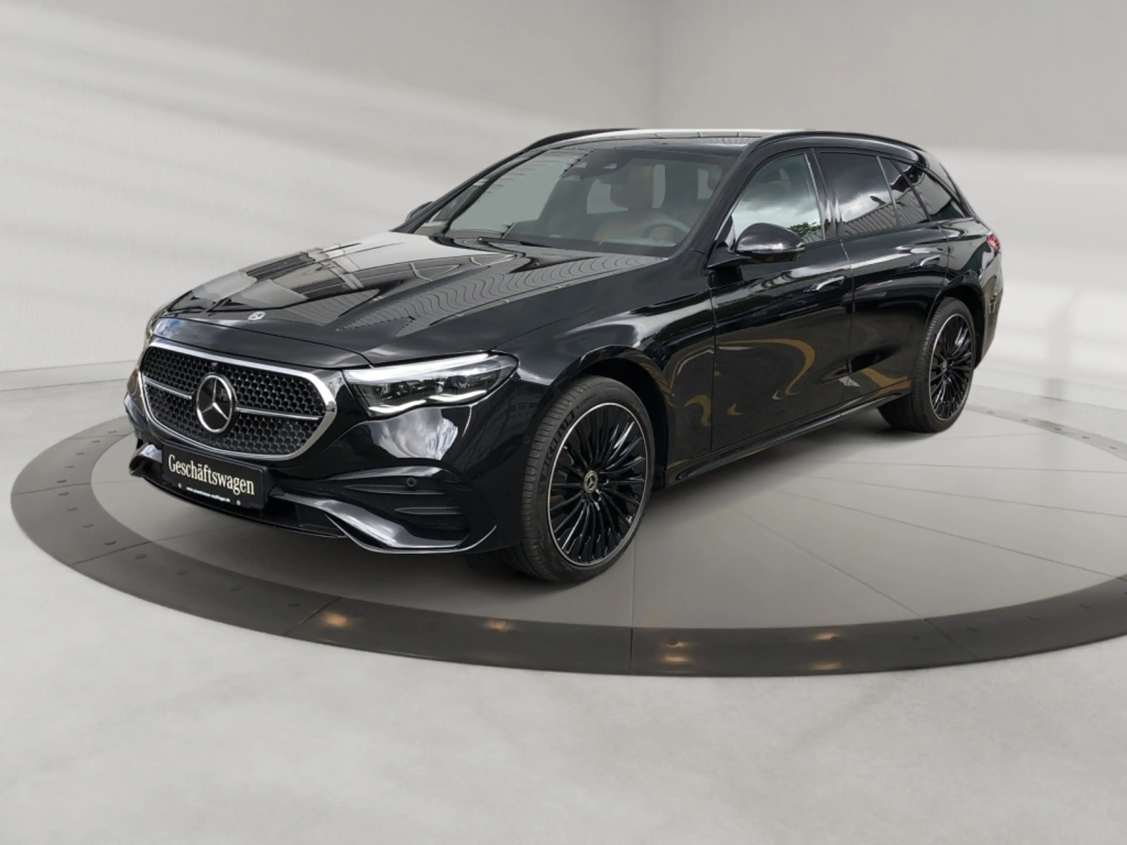 Mercedes-Benz E 450 d 4MATIC T-Modell AMG+MBUX+Superscreen+AHK — photo 2