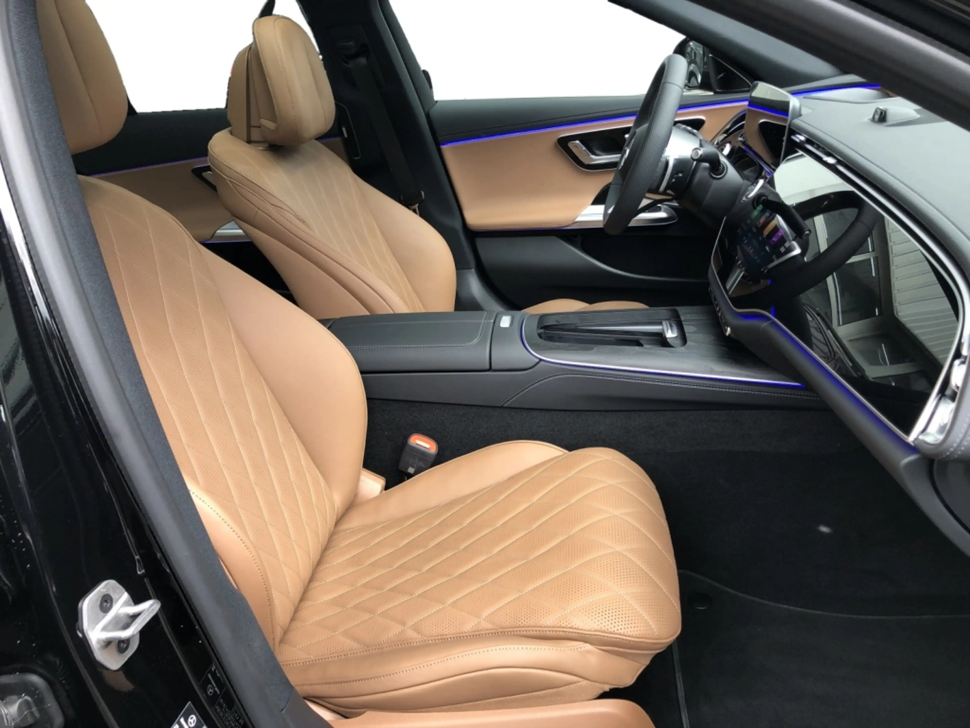 Mercedes-Benz E 450 d 4MATIC T-Modell AMG+MBUX+Superscreen+AHK — photo 8